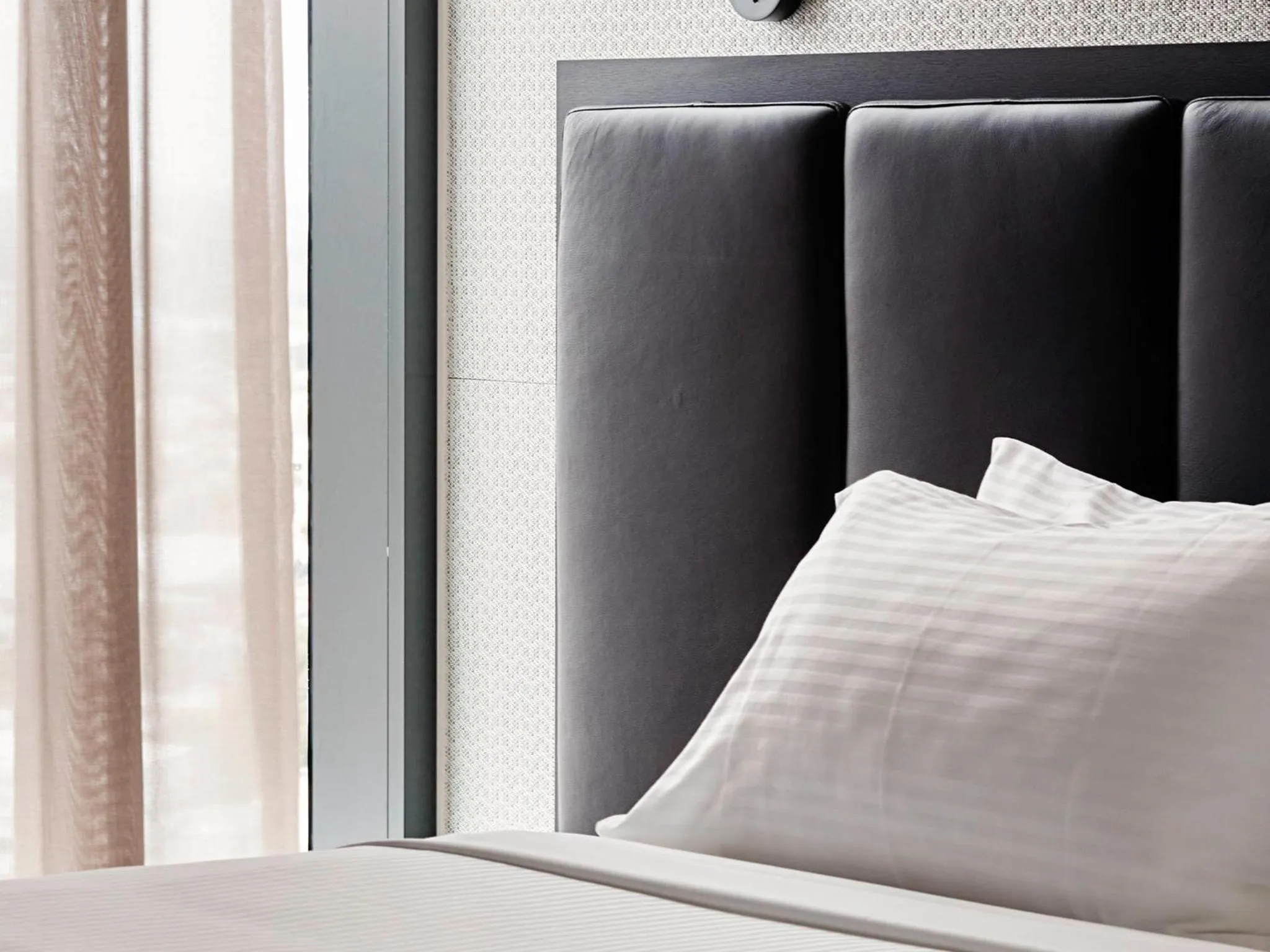 Bed in Novotel Melbourne South Wharf