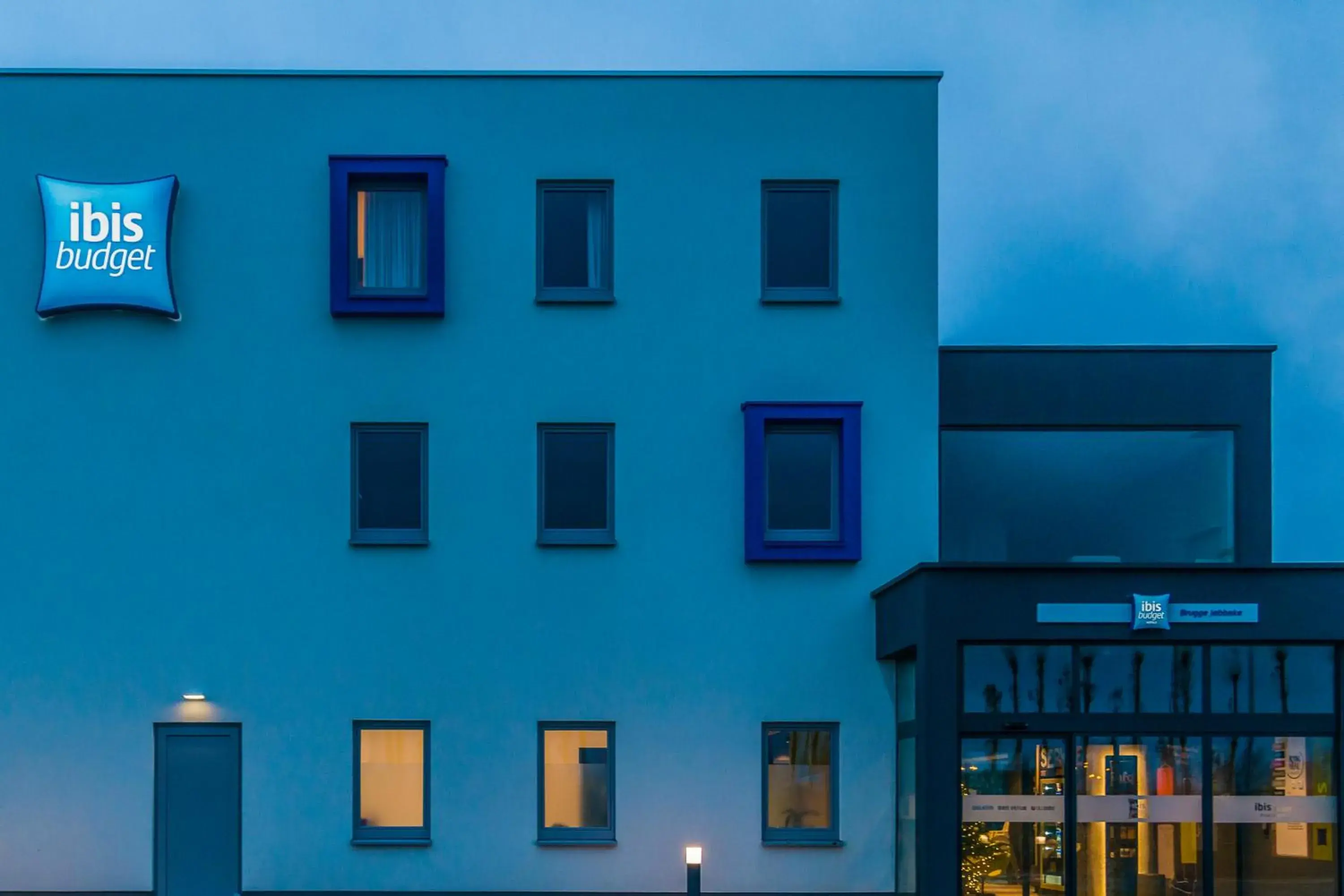 Facade/entrance in ibis budget Brugge Jabbeke Facade/entrance in ibis budget Brugge Jabbeke