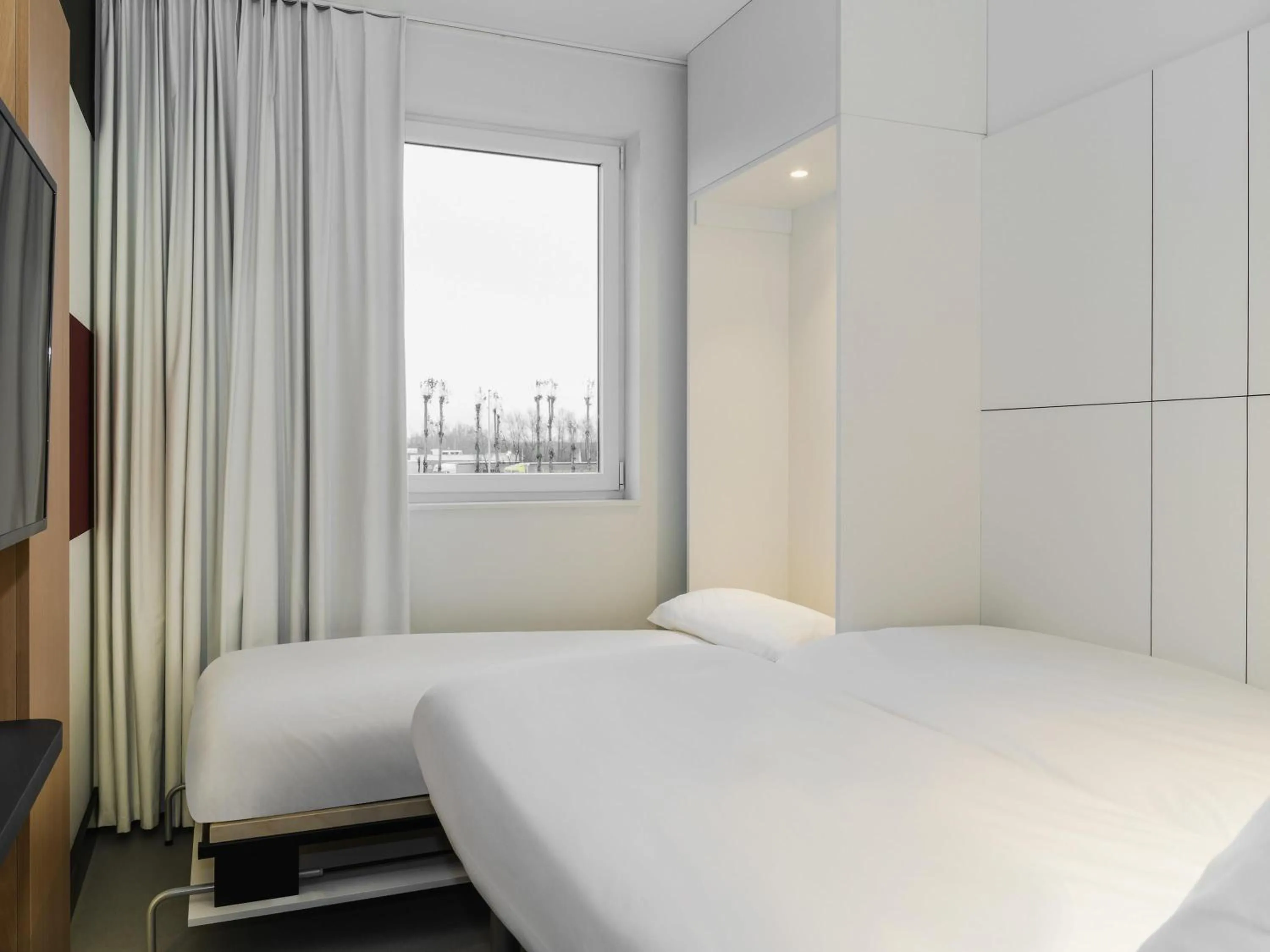 Bedroom, Bed in ibis budget Brugge Jabbeke