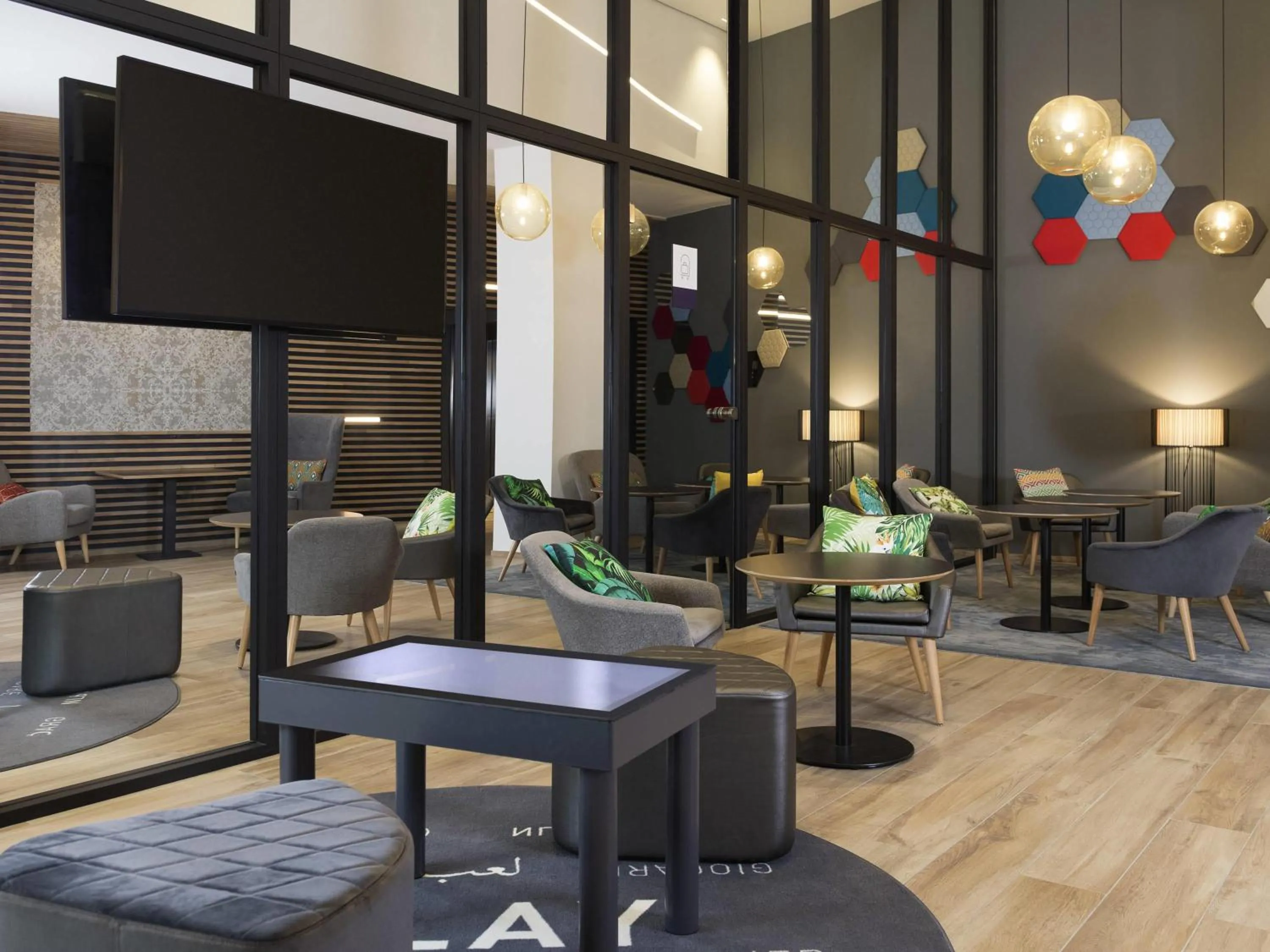 Restaurant/places to eat in Novotel Charleroi Centre