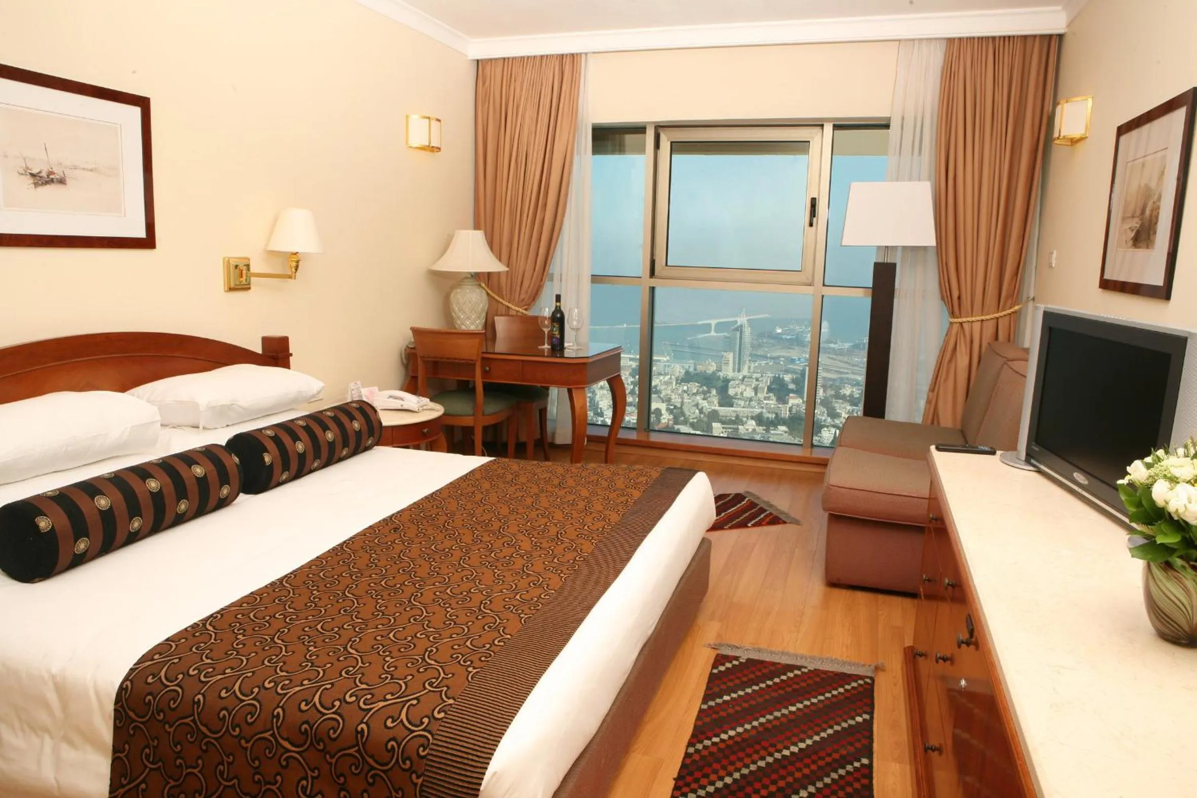Photo of the whole room, Bed in Crowne Plaza Haifa by IHG