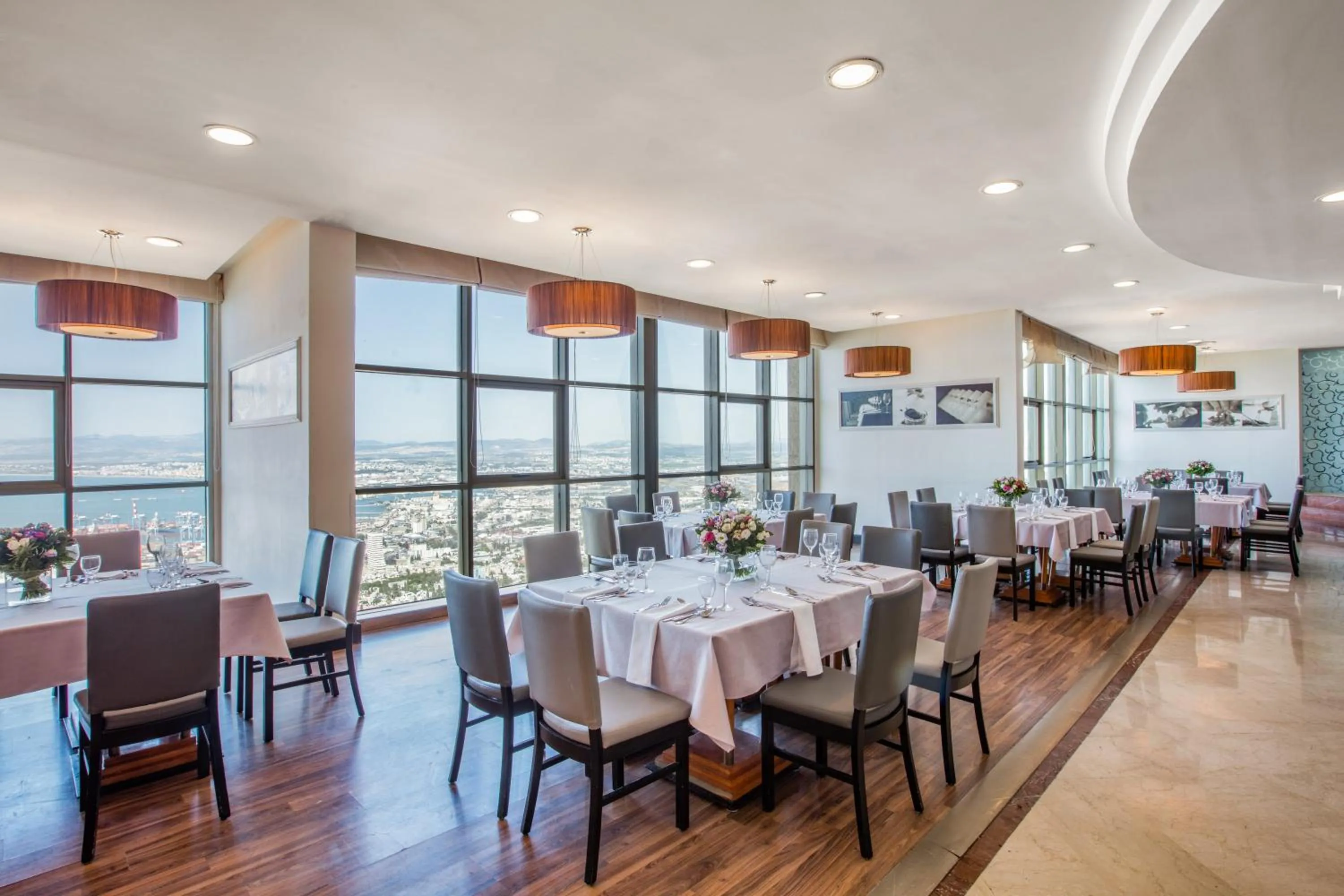 Restaurant/places to eat in Crowne Plaza Haifa by IHG
