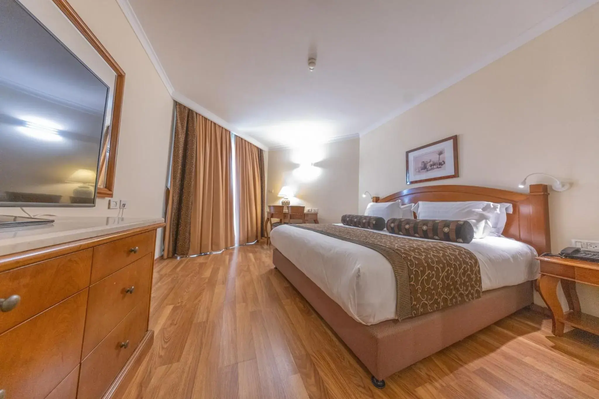 Photo of the whole room, Bed in Crowne Plaza Haifa by IHG Photo of the whole room, Bed in Crowne Plaza Haifa by IHG