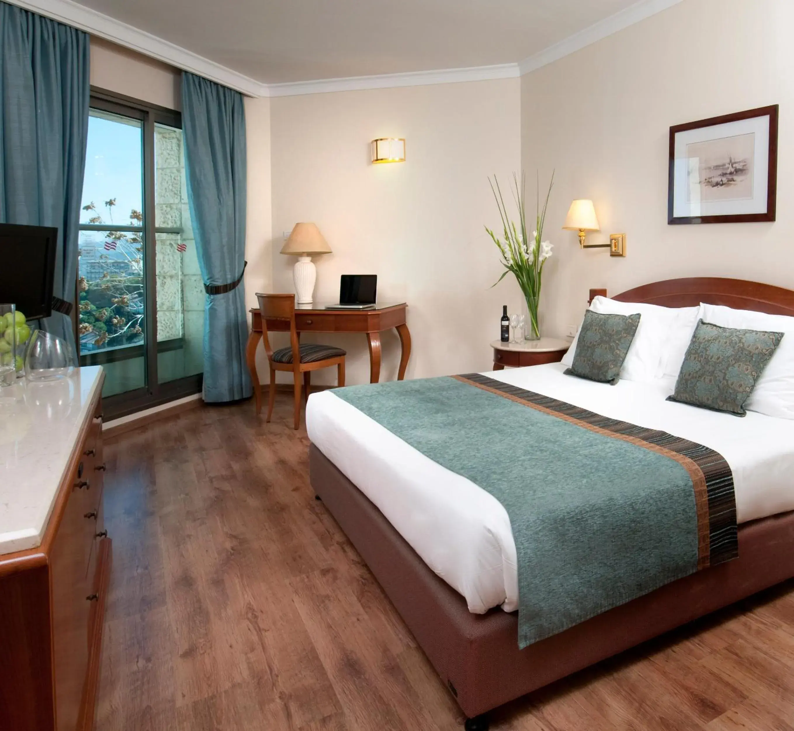 Photo of the whole room, Bed in Crowne Plaza Haifa by IHG Photo of the whole room, Bed in Crowne Plaza Haifa by IHG