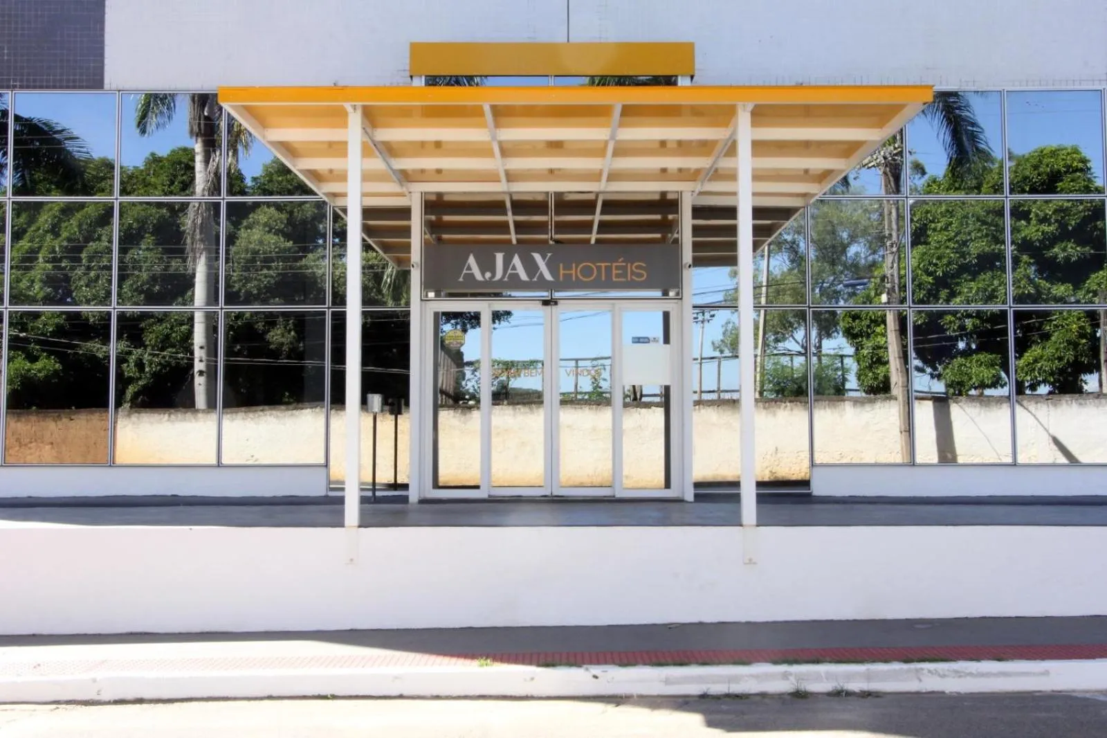 Facade/entrance in Ajax Hoteis