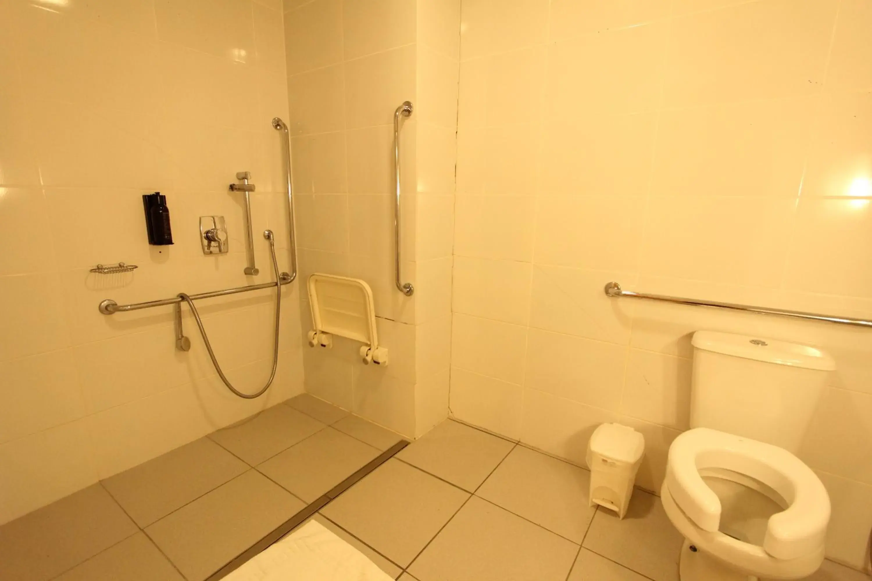 Double Room - single occupancy - Disability Access in Ajax Hoteis Double Room - single occupancy - Disability Access in Ajax Hoteis