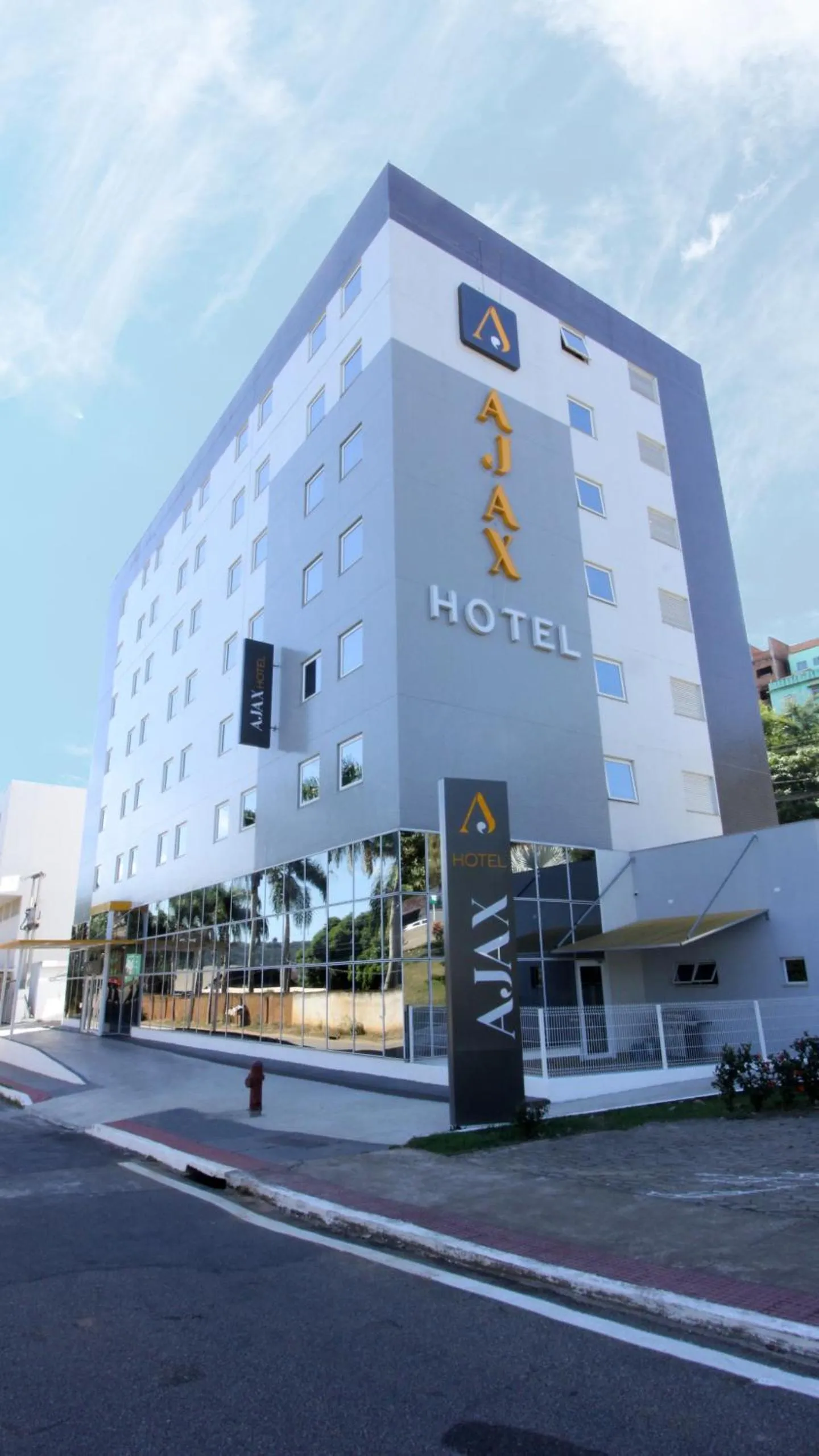 Property building in Ajax Hoteis