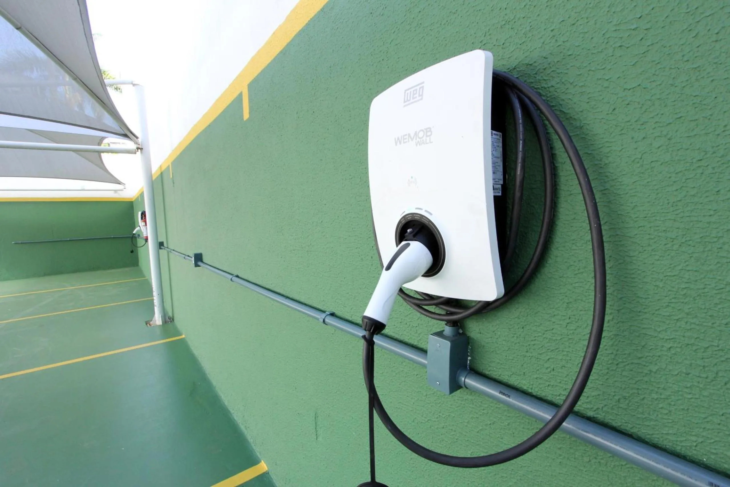 Parking in Ajax Hoteis