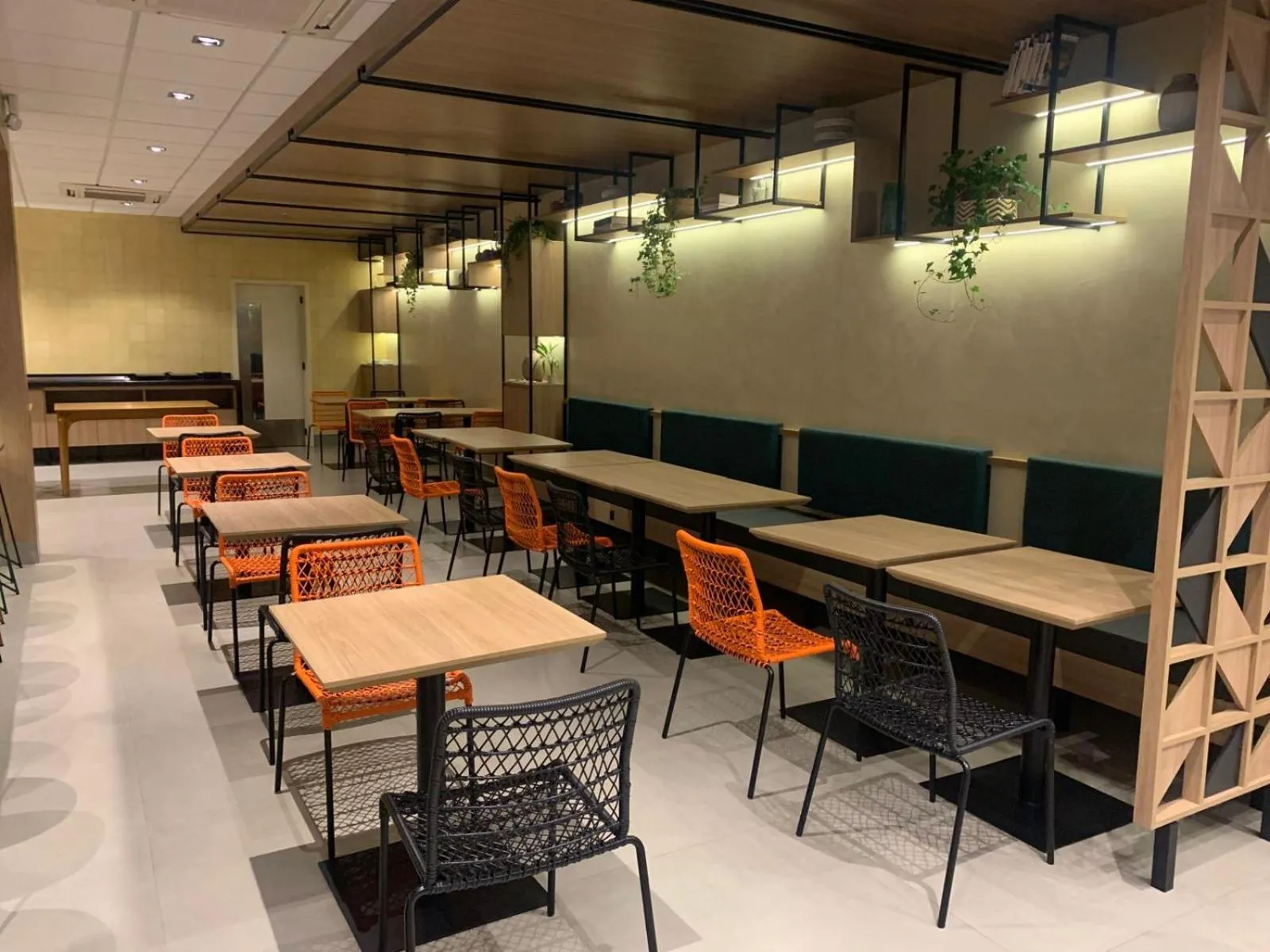 Restaurant/places to eat in ibis Montenegro