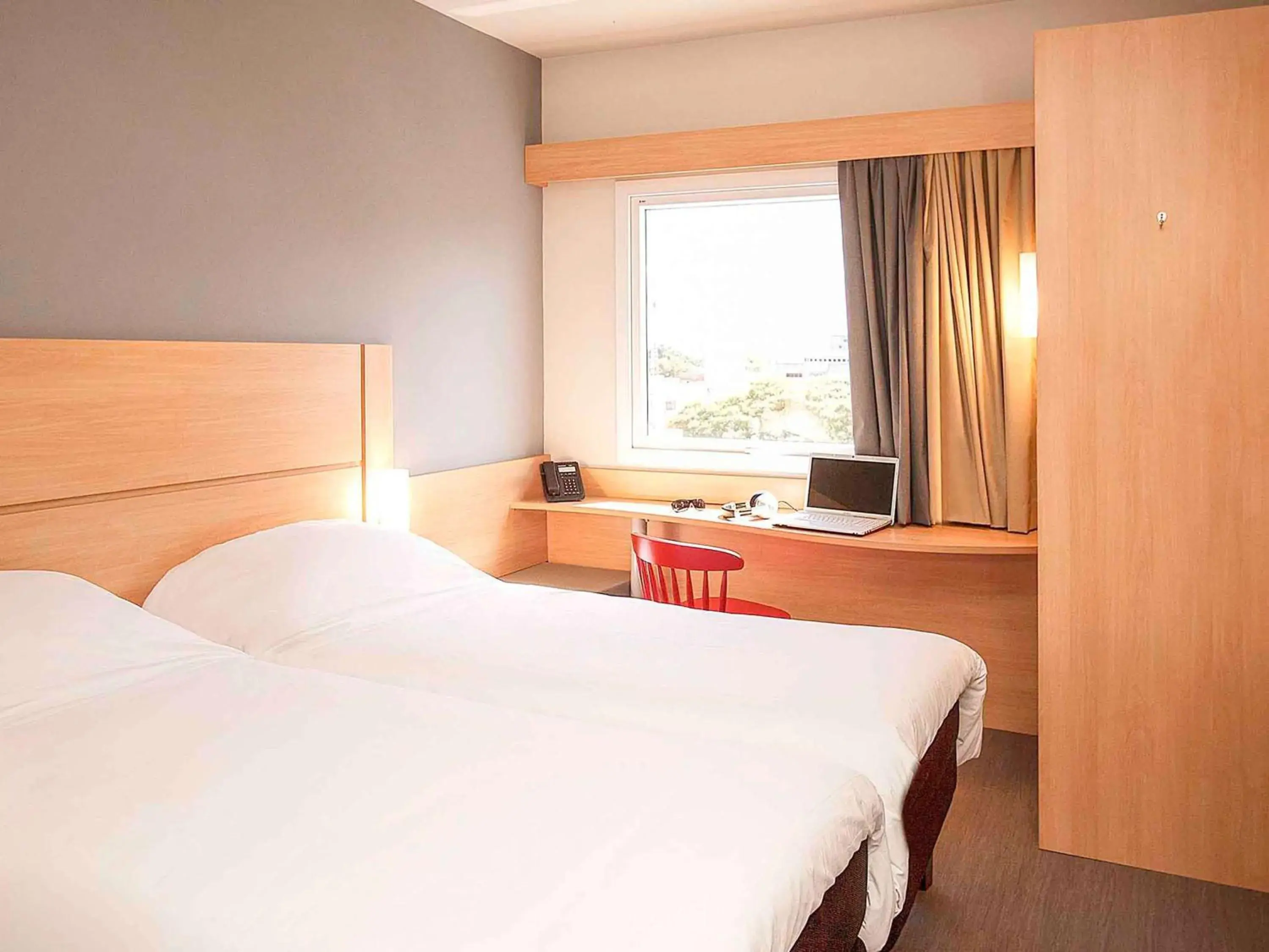 Property building, Bed in ibis Montenegro Property building, Bed in ibis Montenegro