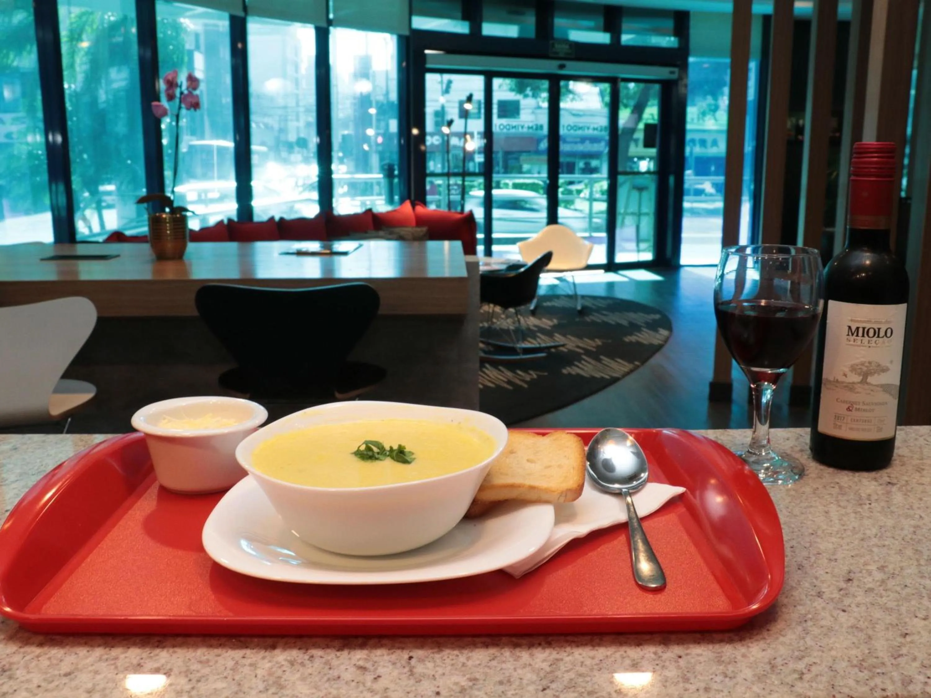 Lounge or bar in ibis Passo Fundo Centro