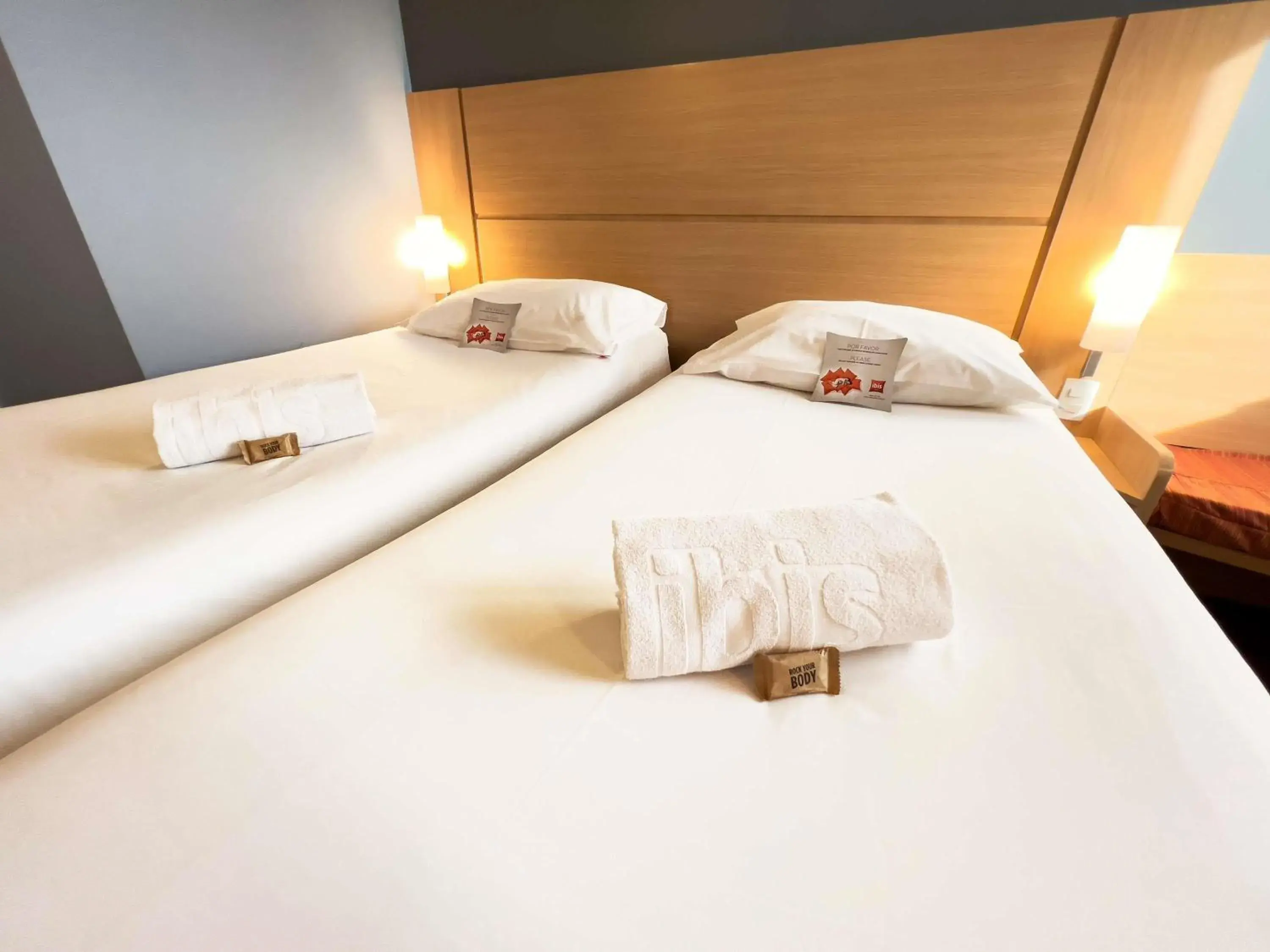 Bedroom, Bed in ibis Passo Fundo Centro Bedroom, Bed in ibis Passo Fundo Centro