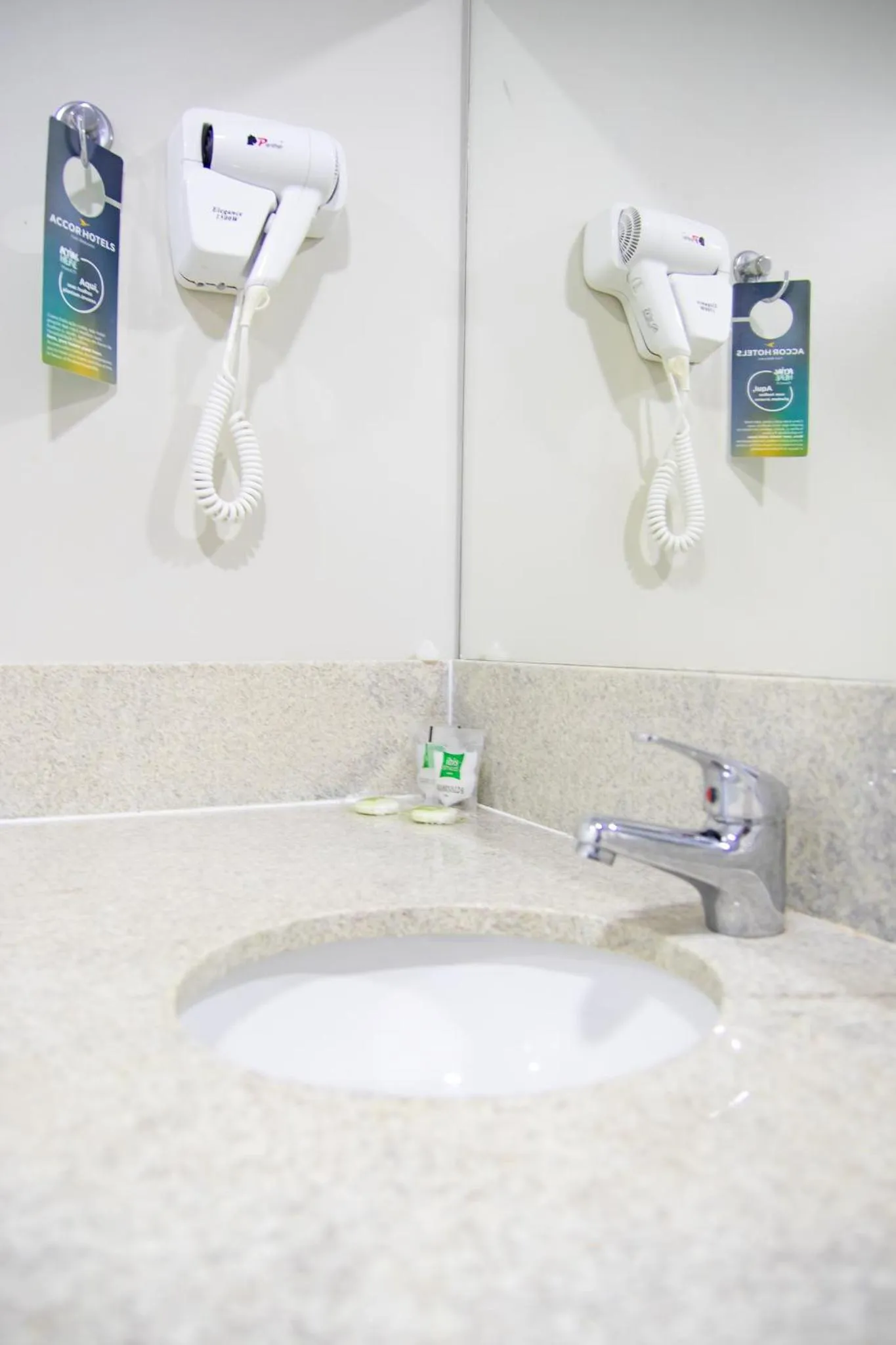 Bathroom in ibis Styles Três Rios