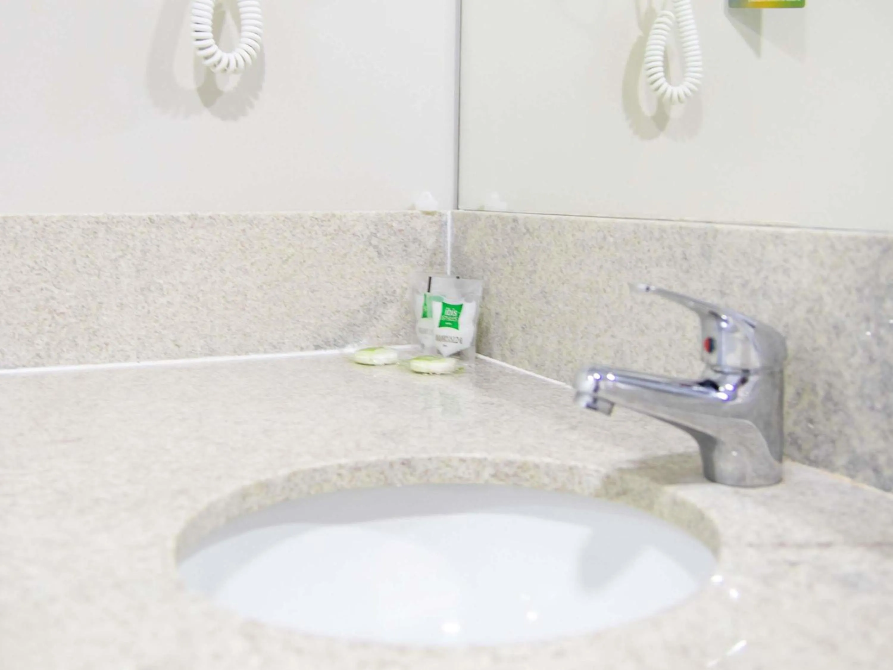 Bedroom in ibis Styles Três Rios