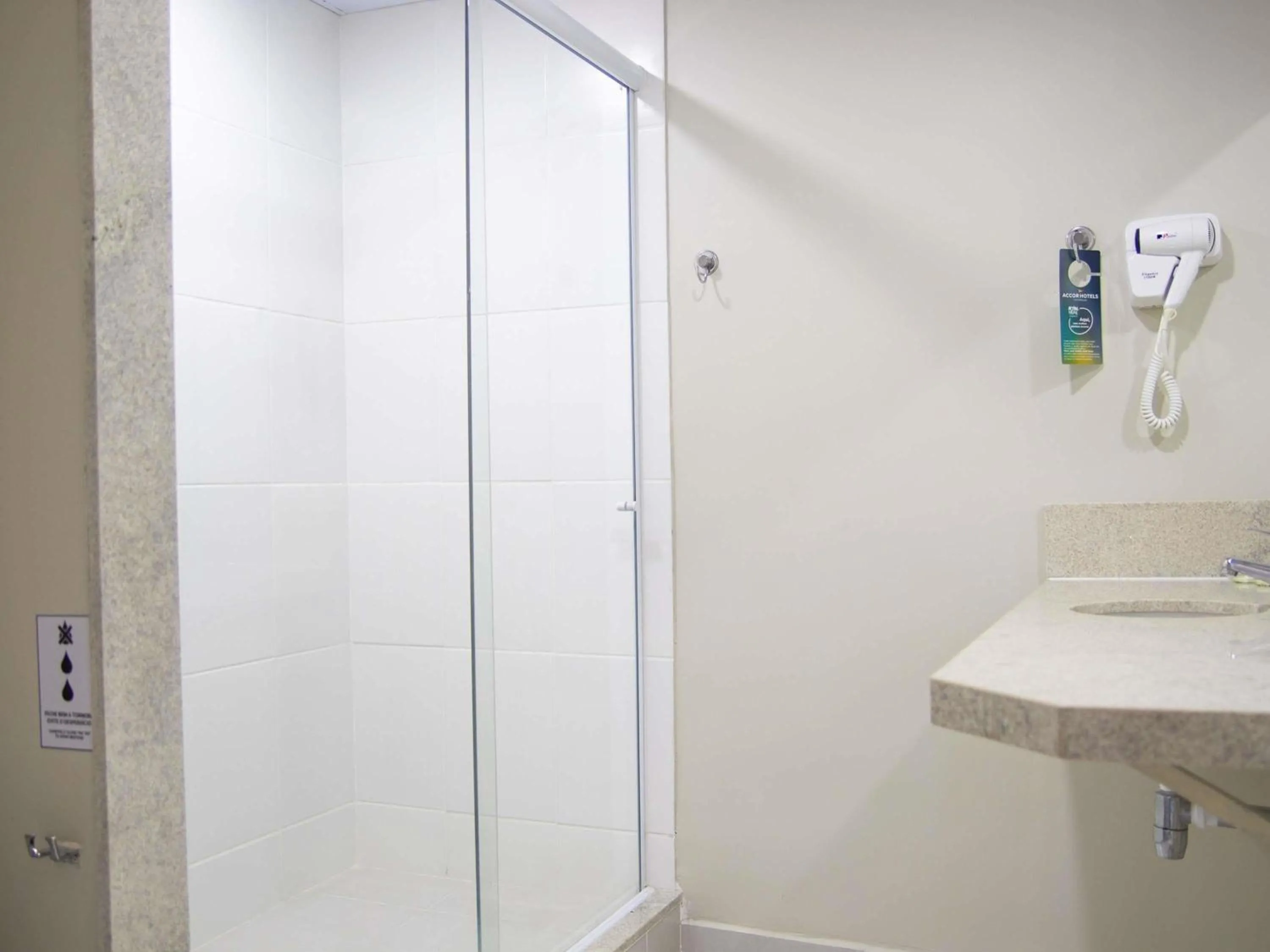 Bedroom in ibis Styles Três Rios