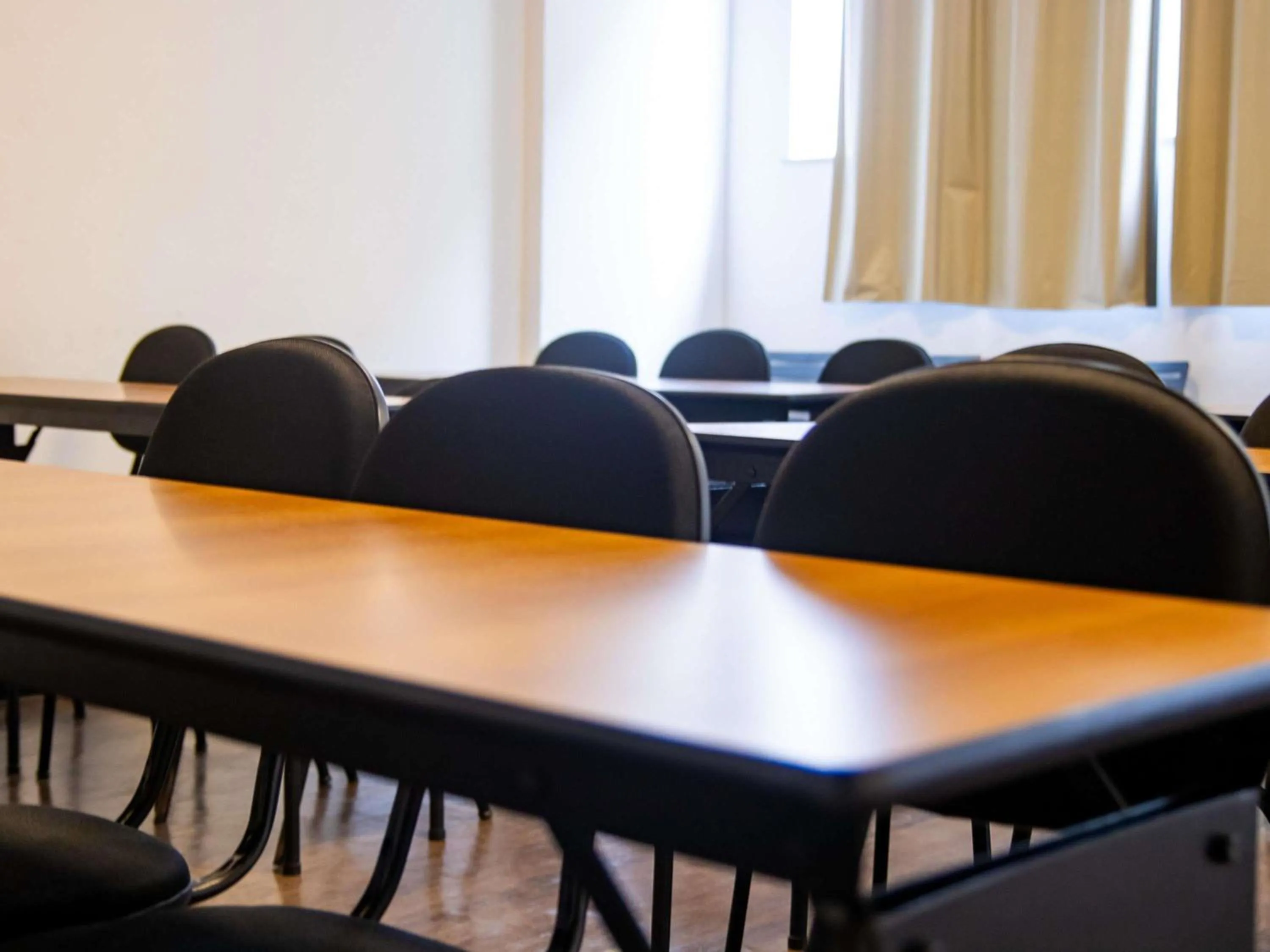 Meeting/conference room in ibis Styles Três Rios