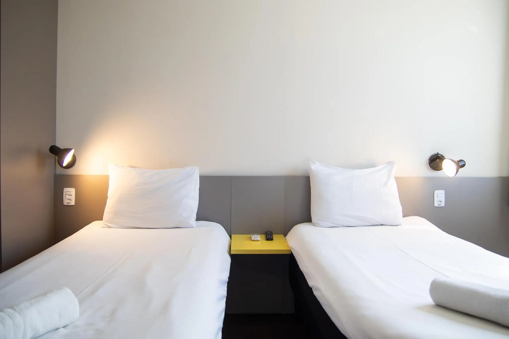 Photo of the whole room, Bed in ibis Styles Três Rios