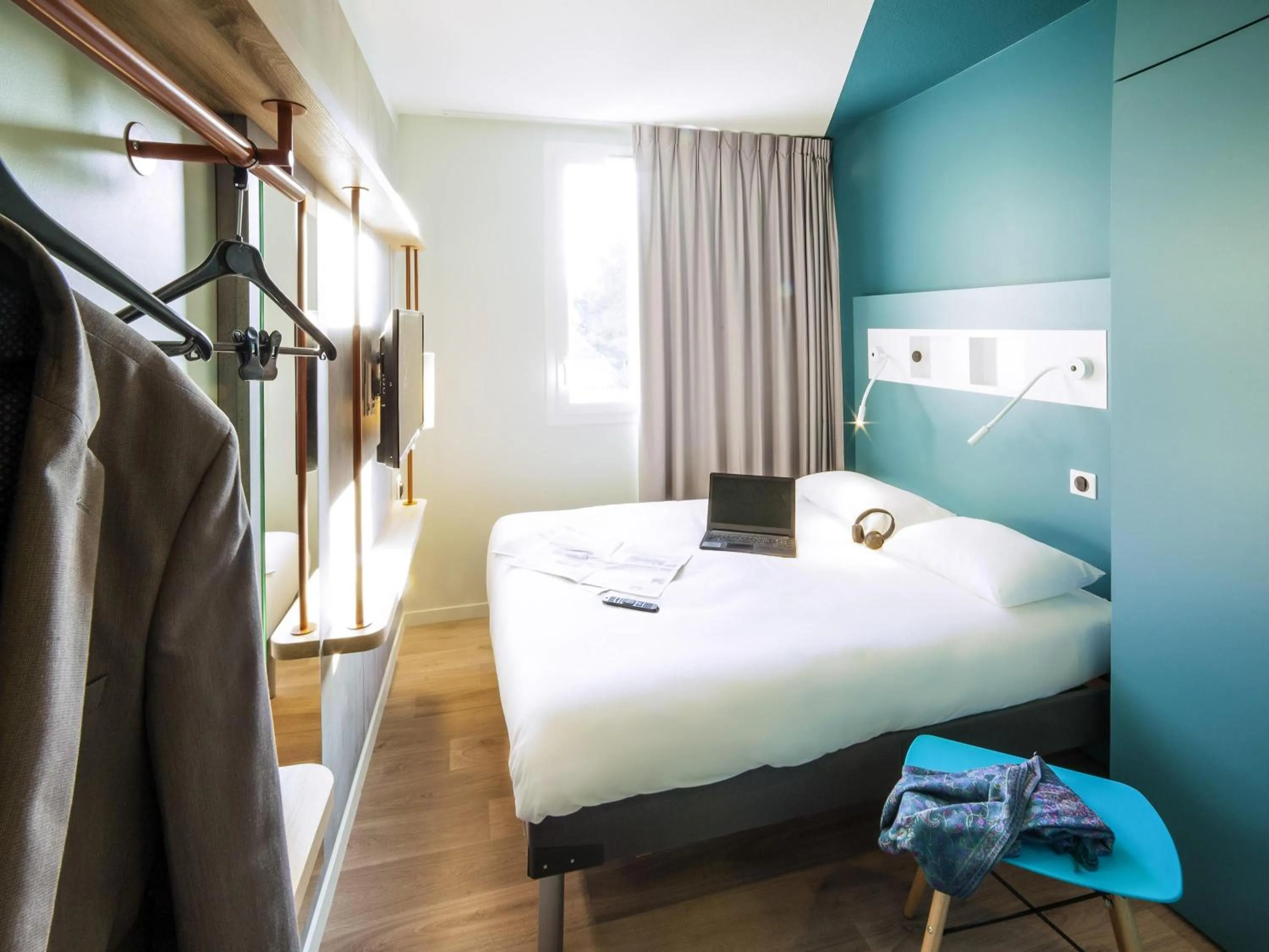 Bedroom, Bed in ibis budget Bordeaux Est Lormont