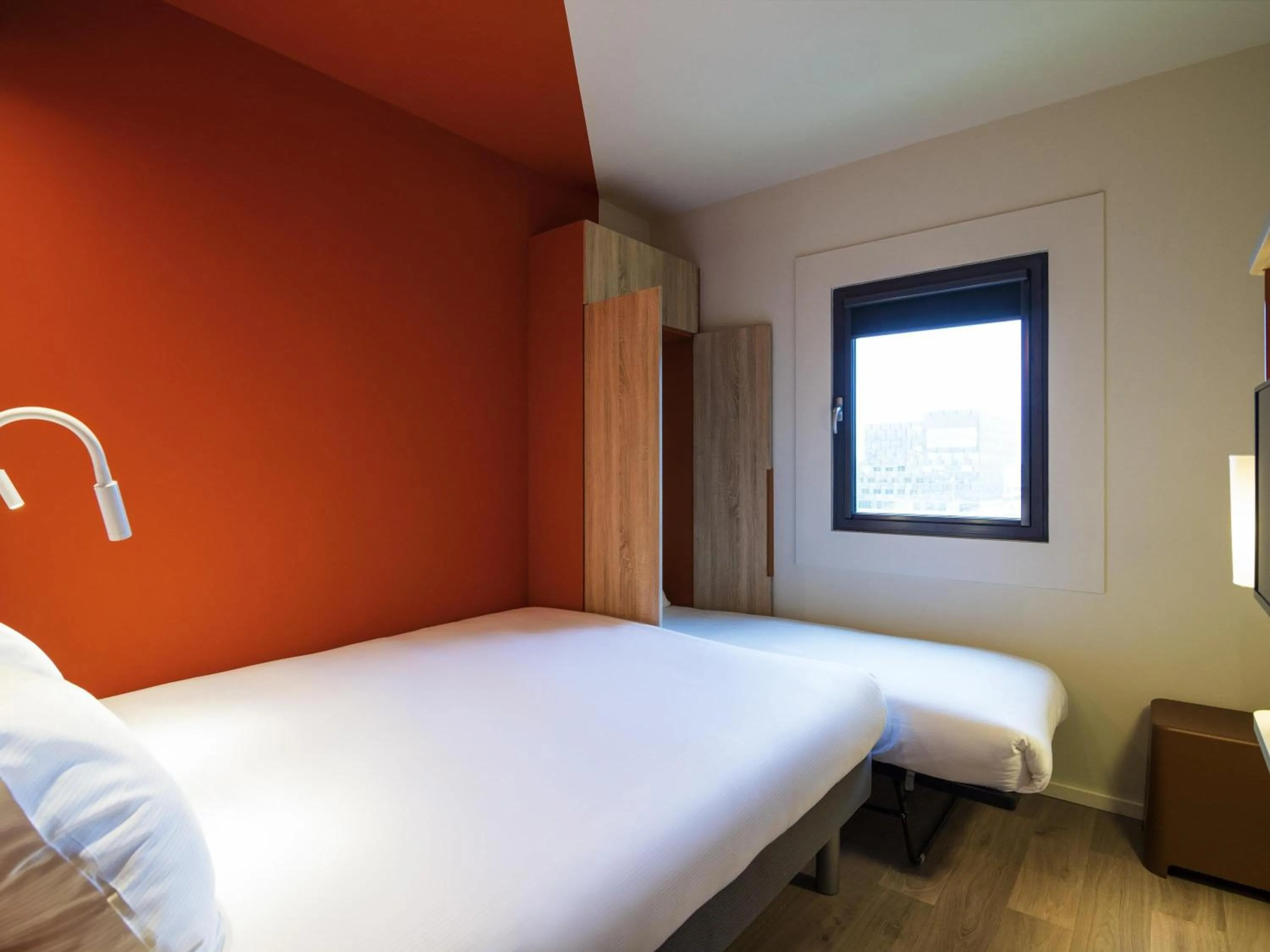Bedroom, Bed in ibis budget Rotterdam The Hague Airport