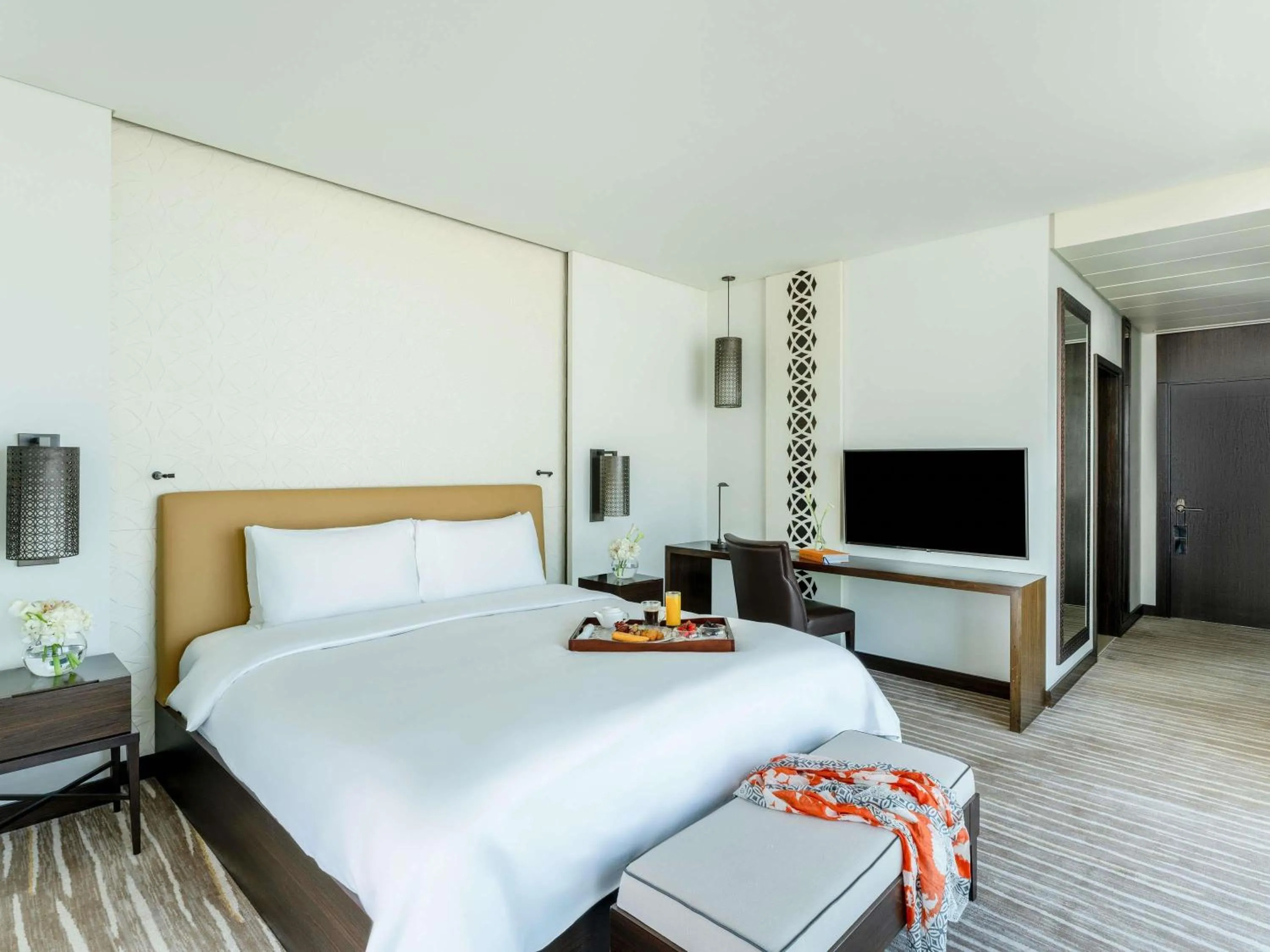 Restaurant/places to eat, Bed in Alwadi Hotel Doha - MGallery Collection