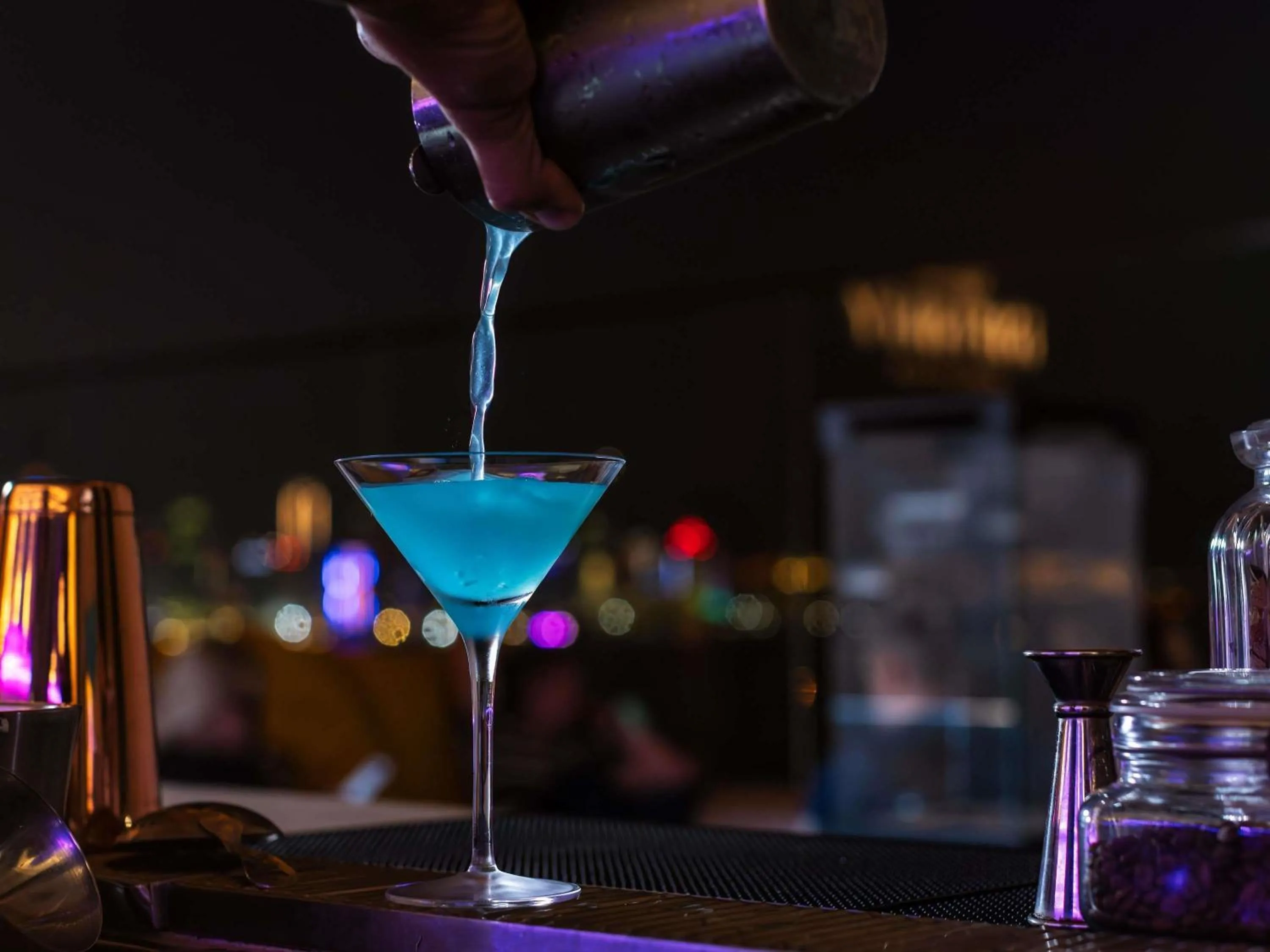 Lounge or bar in Alwadi Hotel Doha - MGallery Collection