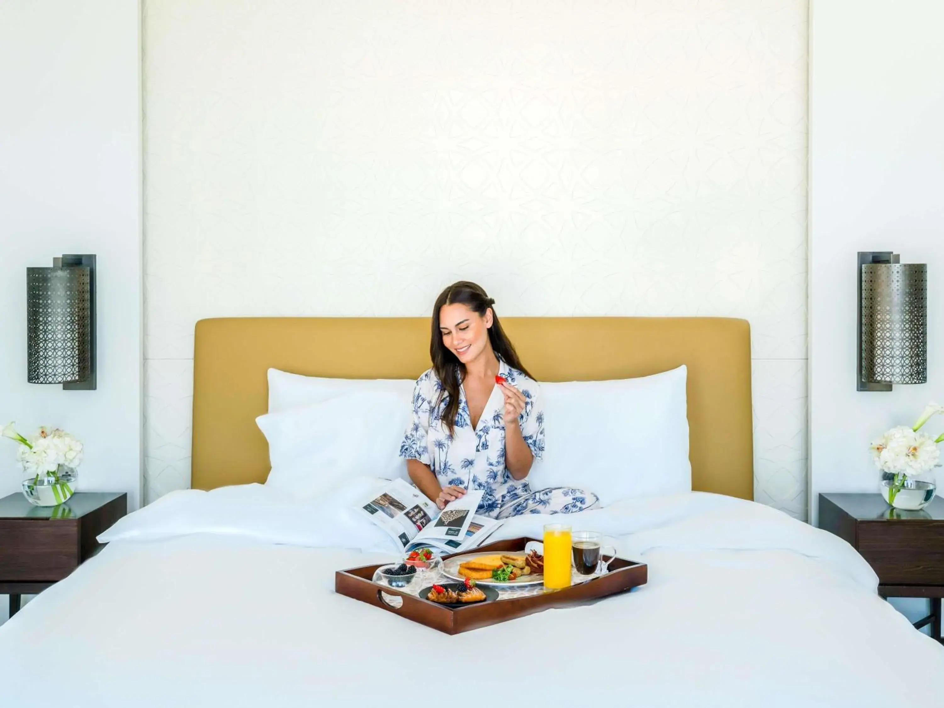 Restaurant/places to eat, Bed in Alwadi Hotel Doha - MGallery Collection Restaurant/places to eat, Bed in Alwadi Hotel Doha - MGallery Collection