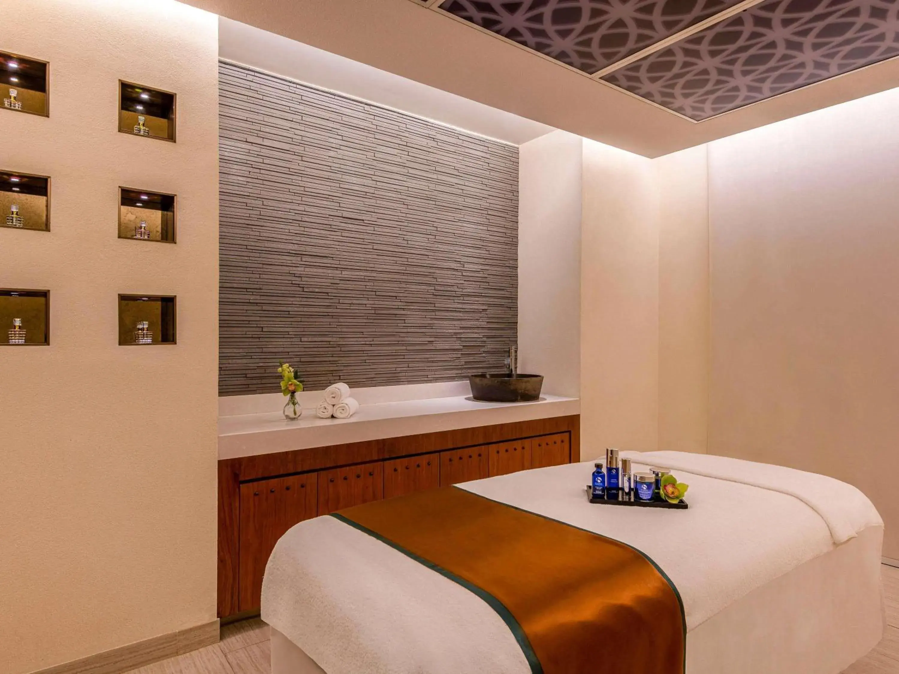 Spa and wellness centre/facilities, Bed in Alwadi Hotel Doha - MGallery Collection Spa and wellness centre/facilities, Bed in Alwadi Hotel Doha - MGallery Collection