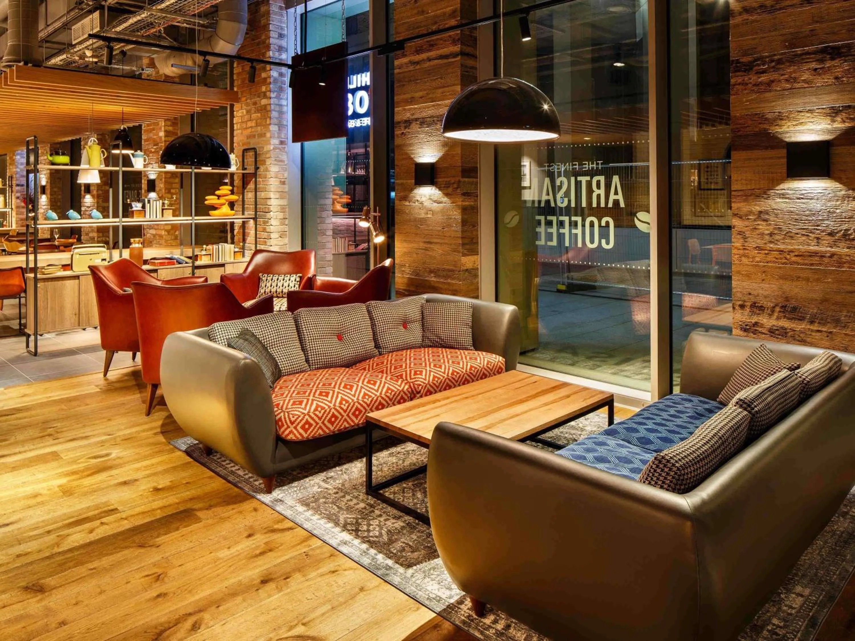 Lounge or bar in ibis London Canning Town