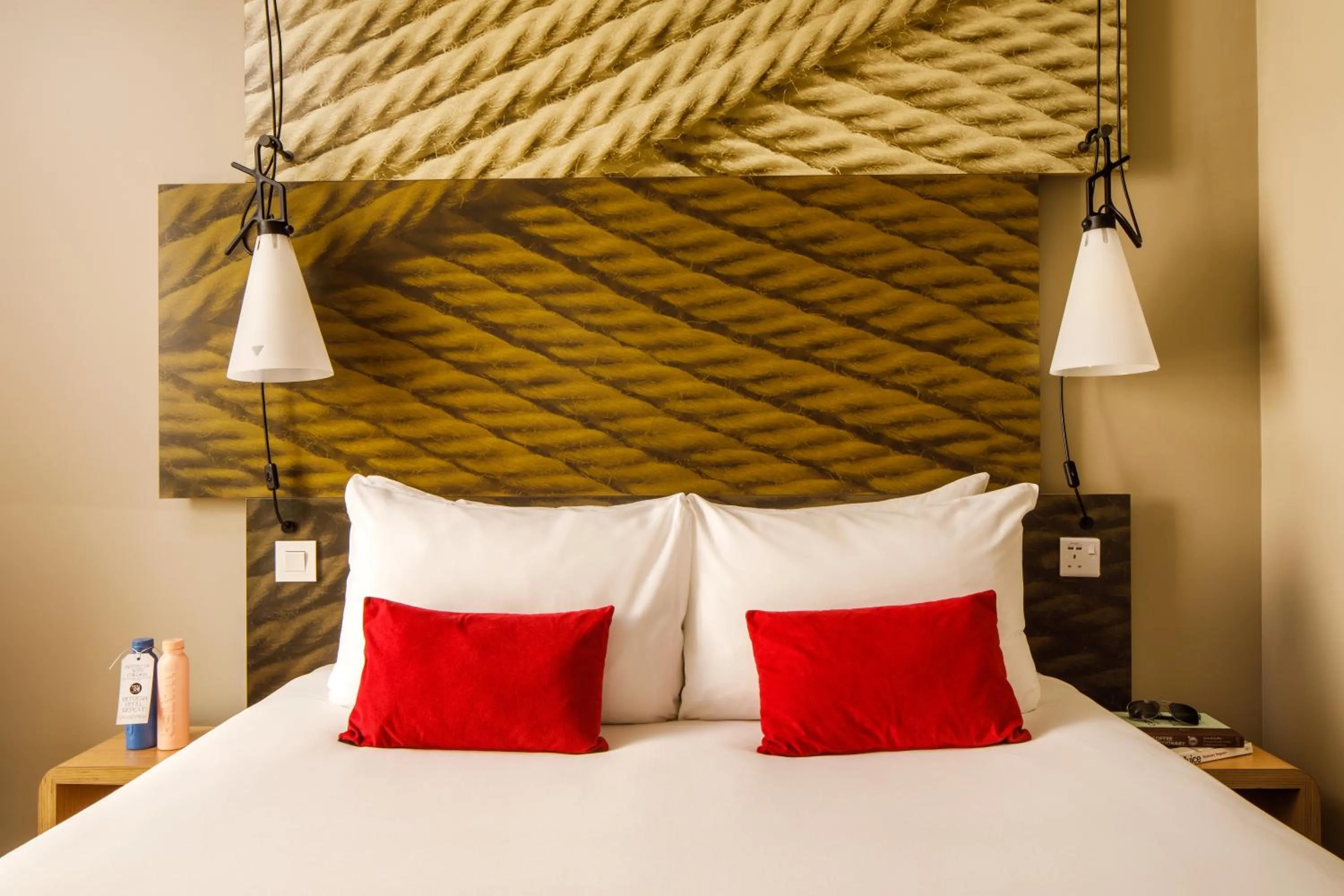 Bed in ibis London Canning Town