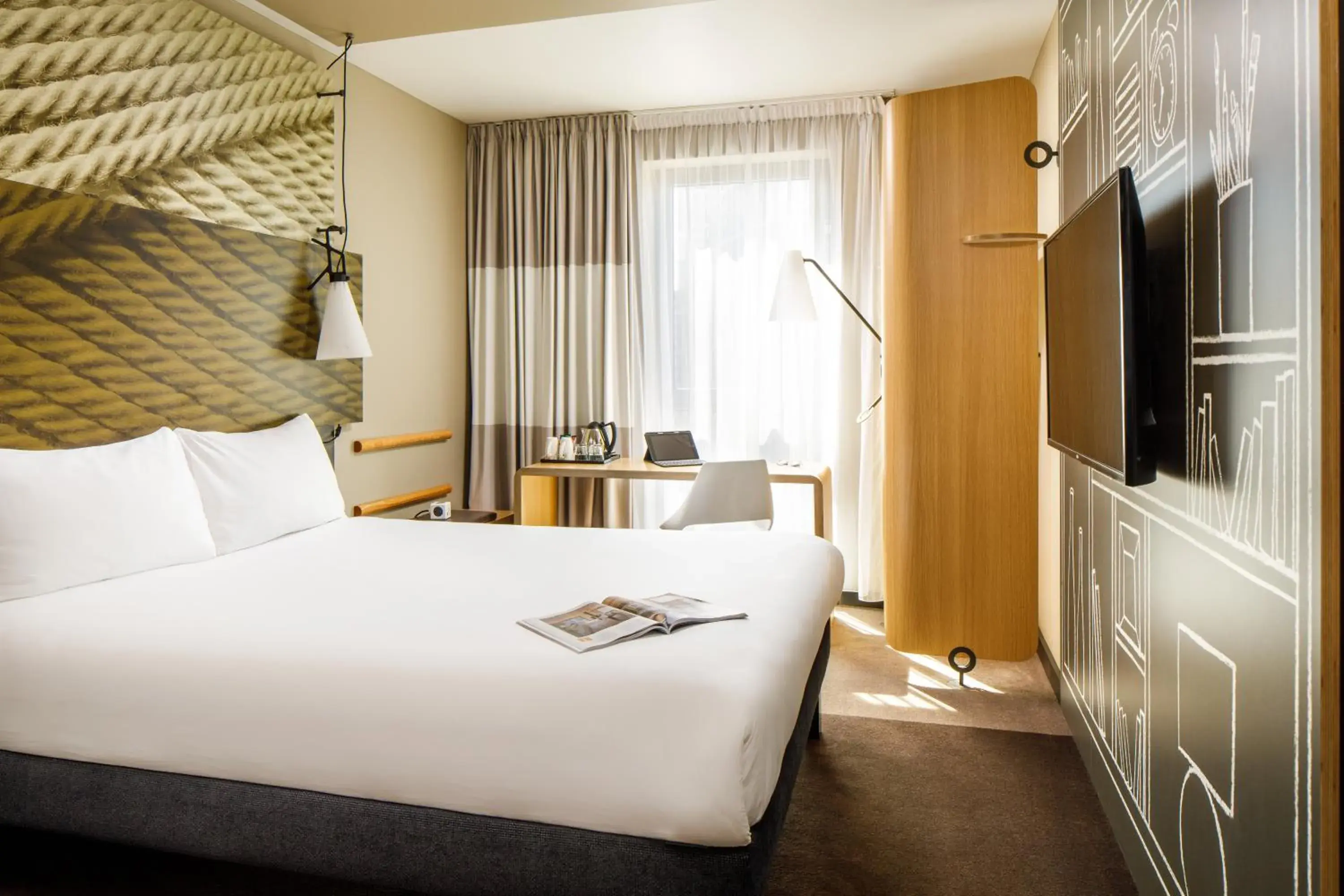 Bedroom, Bed in ibis London Canning Town Bedroom, Bed in ibis London Canning Town