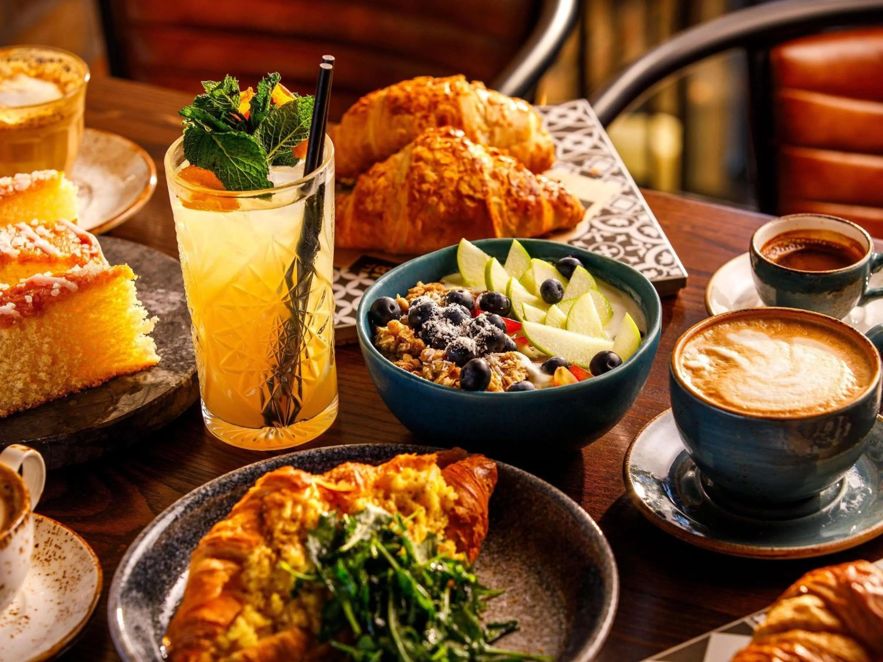 Lounge or bar in ibis London Canning Town