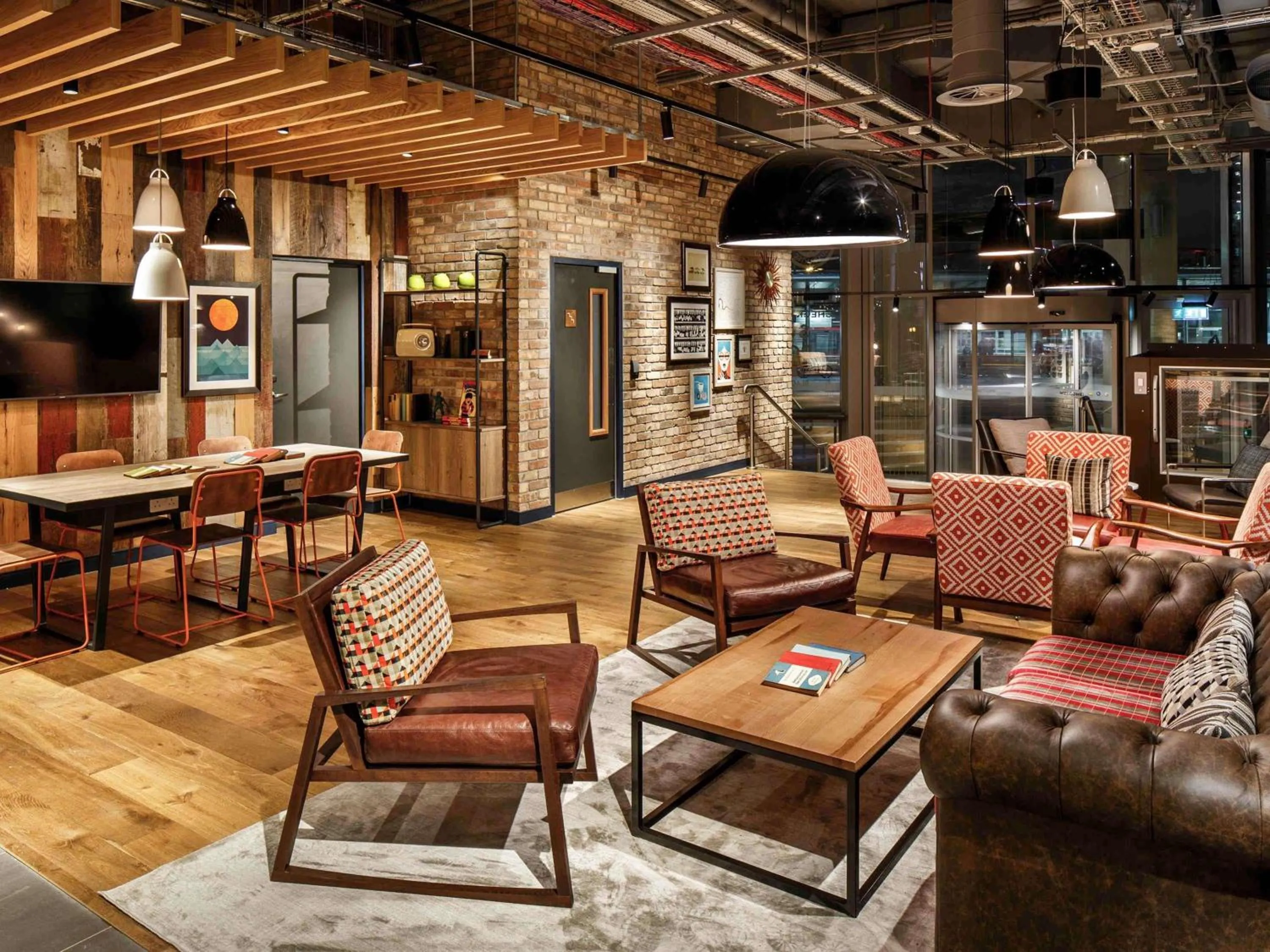 Restaurant/places to eat in ibis London Canning Town