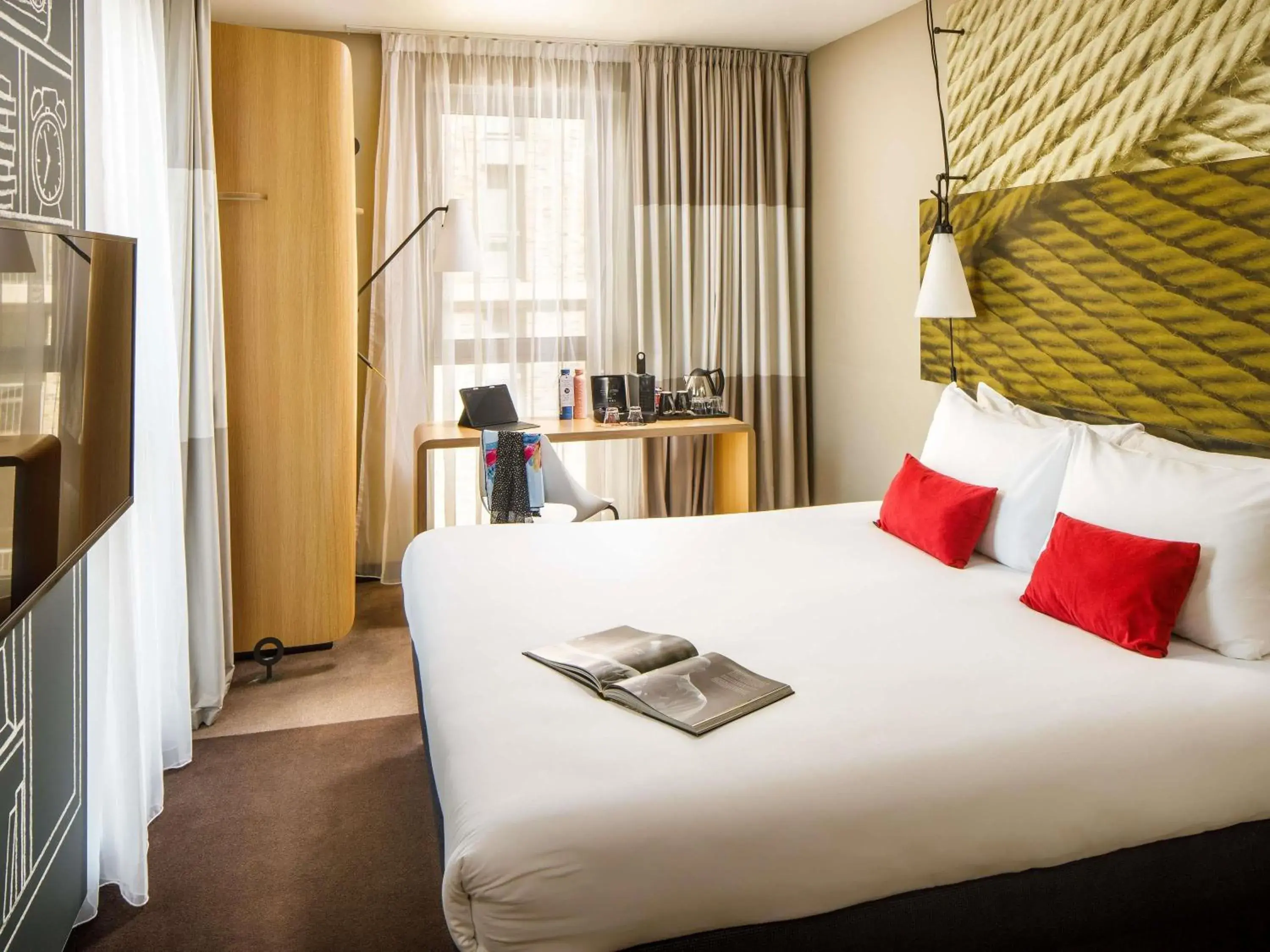 Bedroom, Bed in ibis London Canning Town Bedroom, Bed in ibis London Canning Town