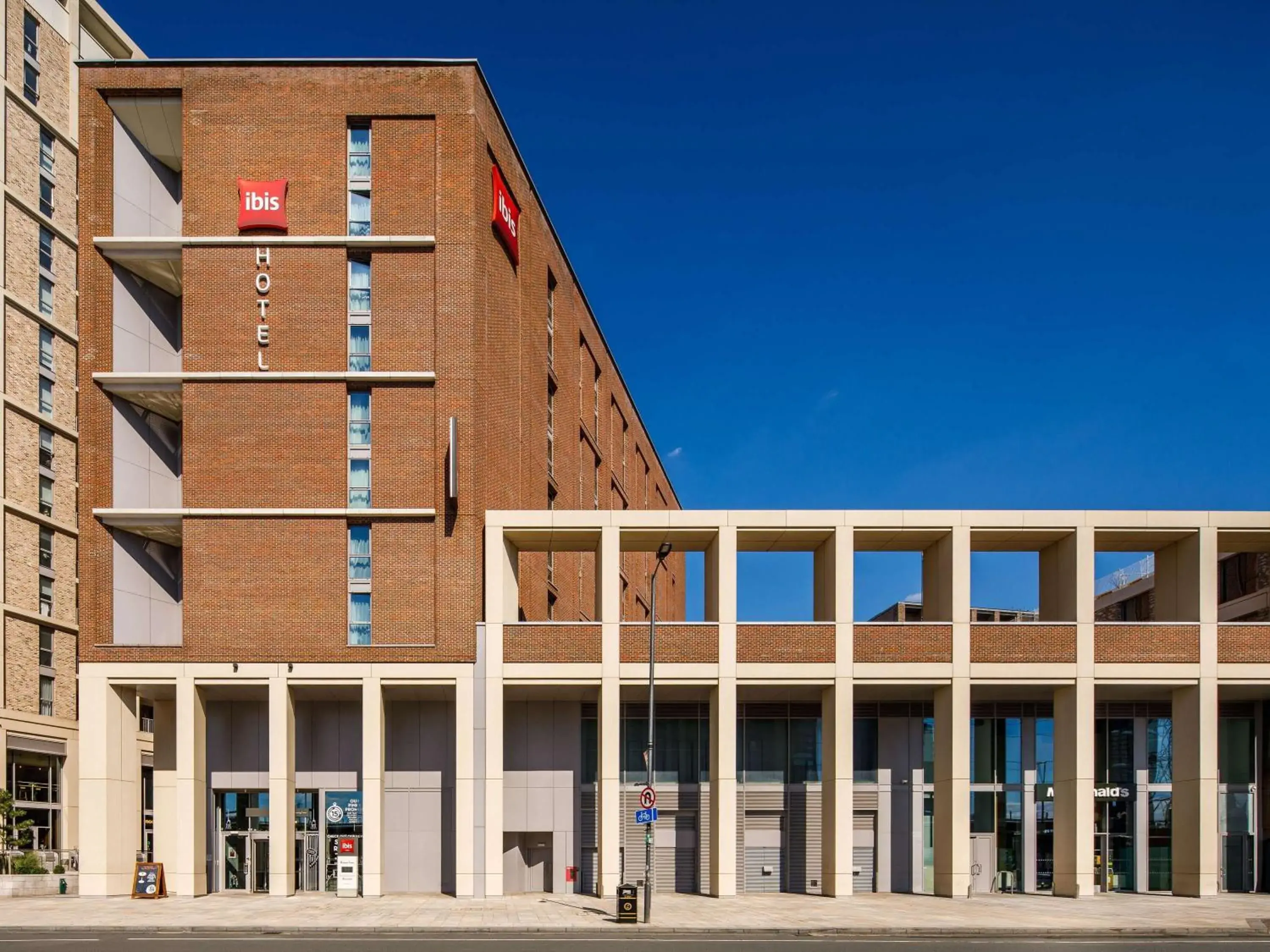 Property building in ibis London Canning Town Property building in ibis London Canning Town