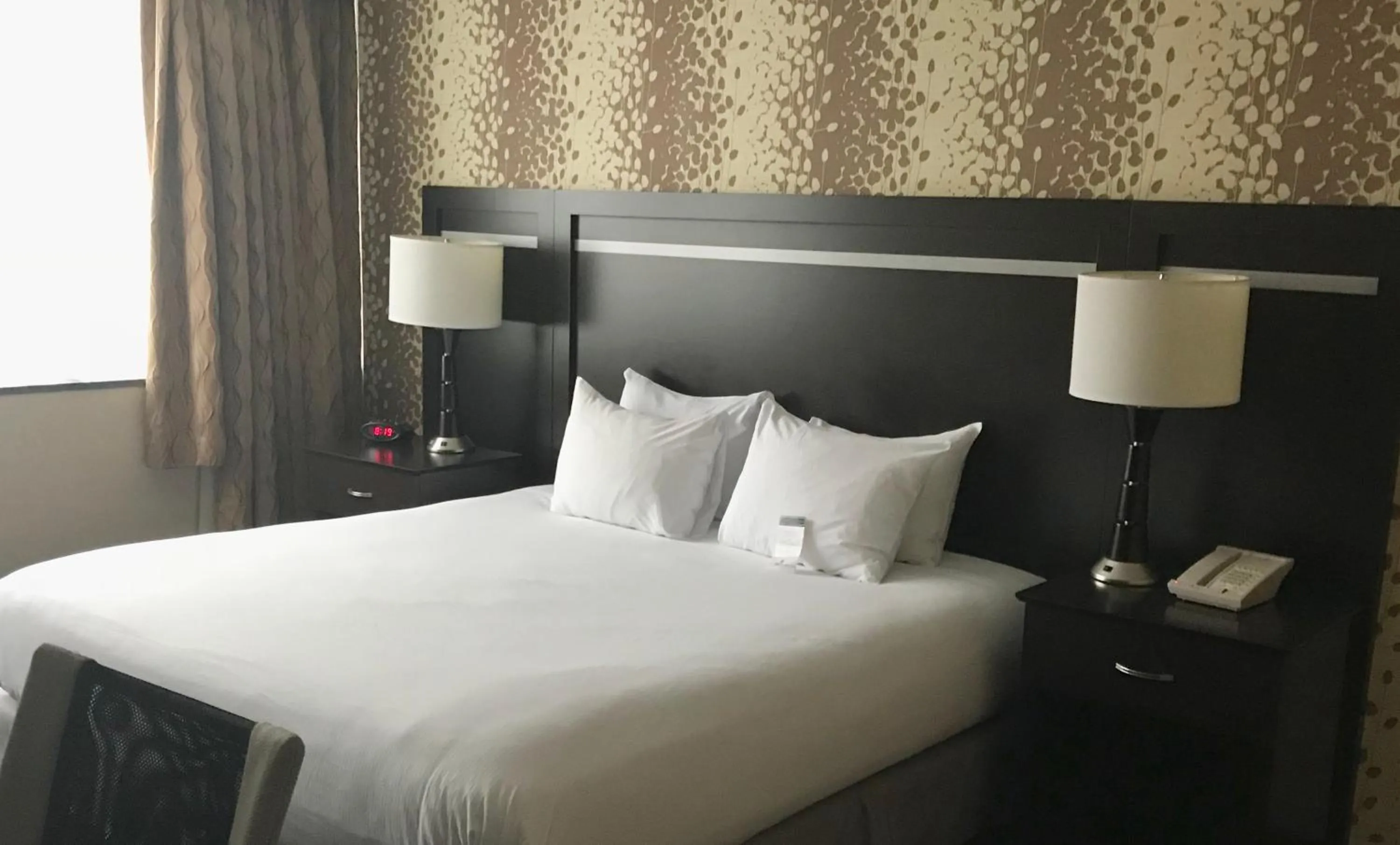 Bed in The Strathallan - a DoubleTree by Hilton