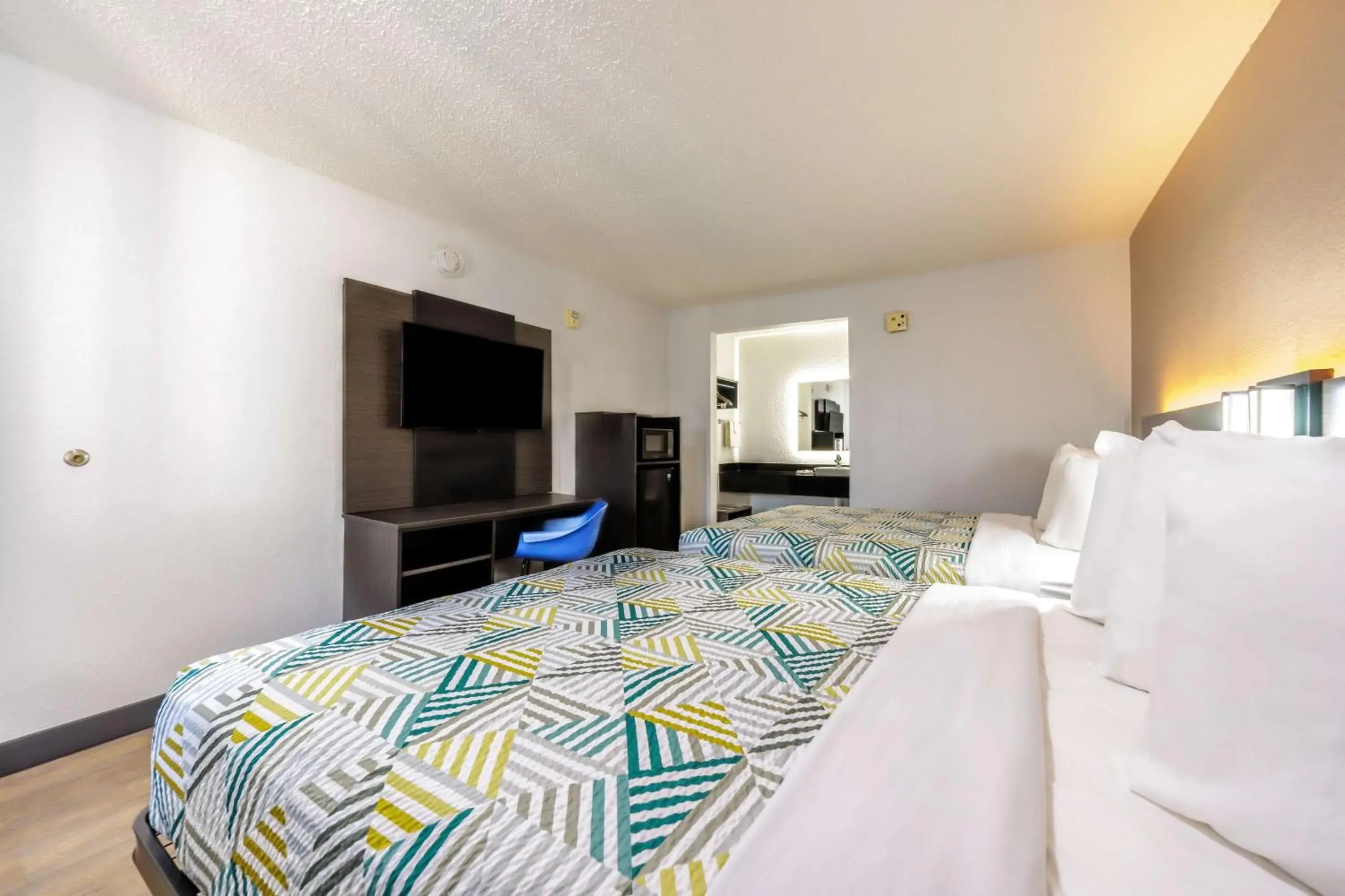 Bedroom, Bed in Motel 6 Fort Worth, TX East Bedroom, Bed in Motel 6 Fort Worth, TX East