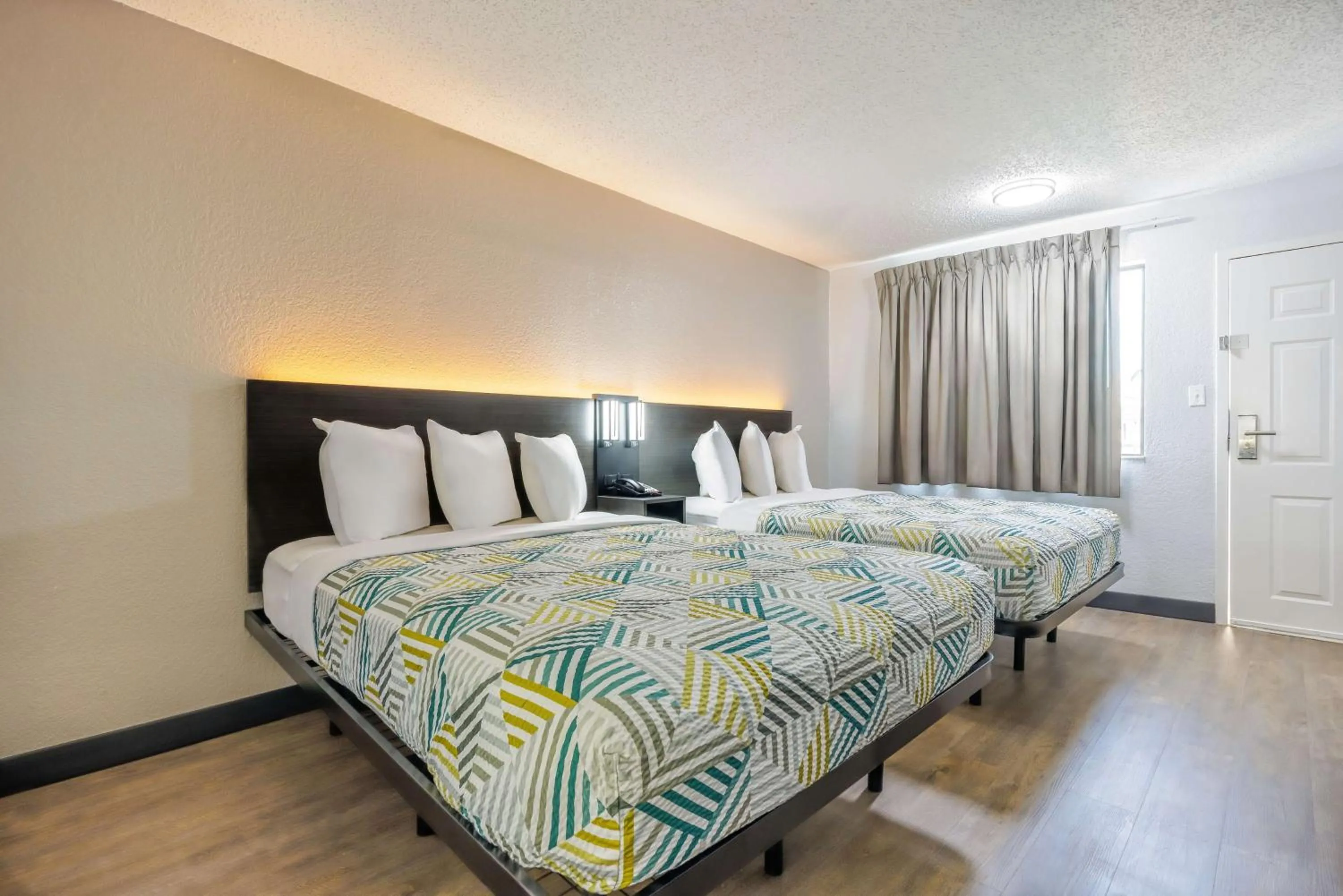 Bed in Motel 6 Fort Worth, TX East