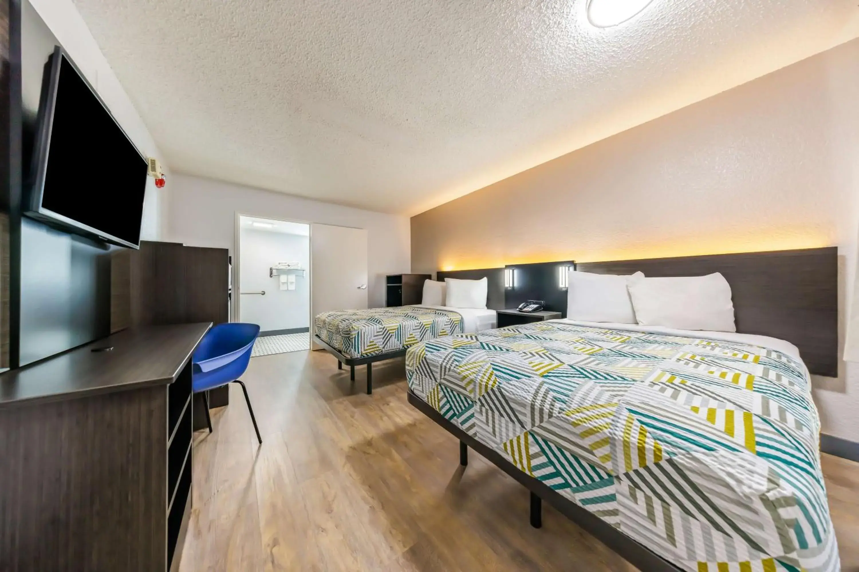 Bedroom, Bed in Motel 6 Fort Worth, TX East Bedroom, Bed in Motel 6 Fort Worth, TX East