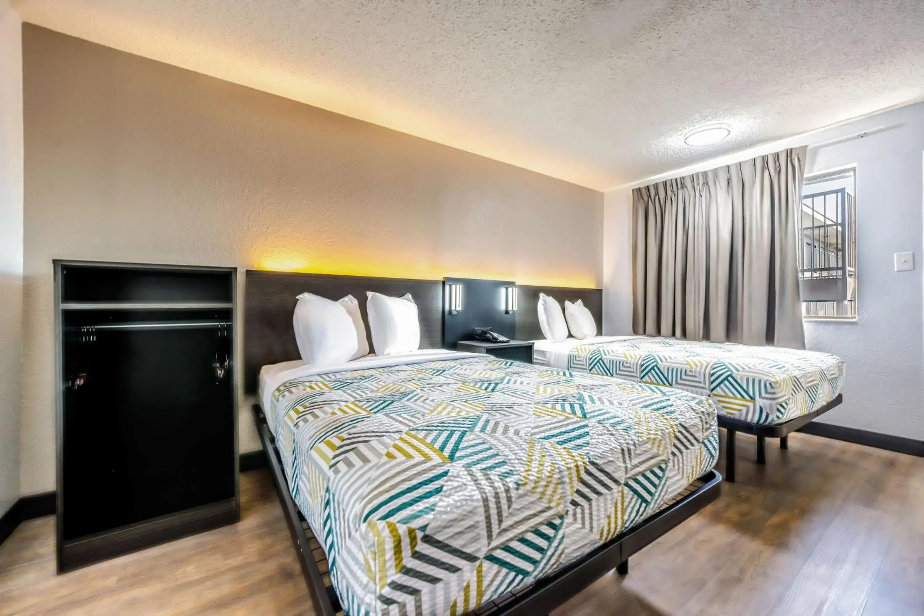 Bedroom, Bed in Motel 6 Fort Worth, TX East Bedroom, Bed in Motel 6 Fort Worth, TX East