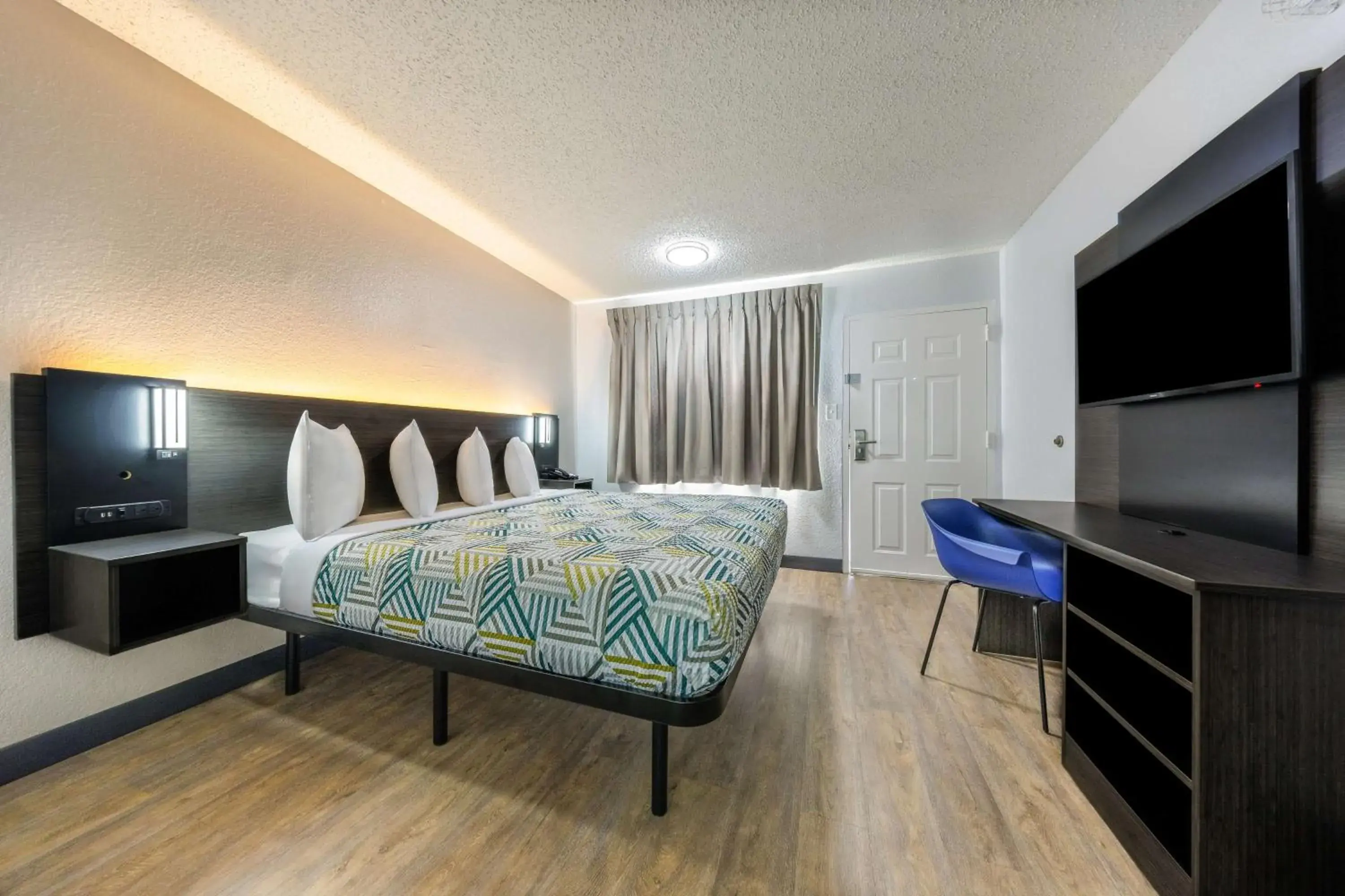 Bedroom, Bed in Motel 6 Fort Worth, TX East Bedroom, Bed in Motel 6 Fort Worth, TX East