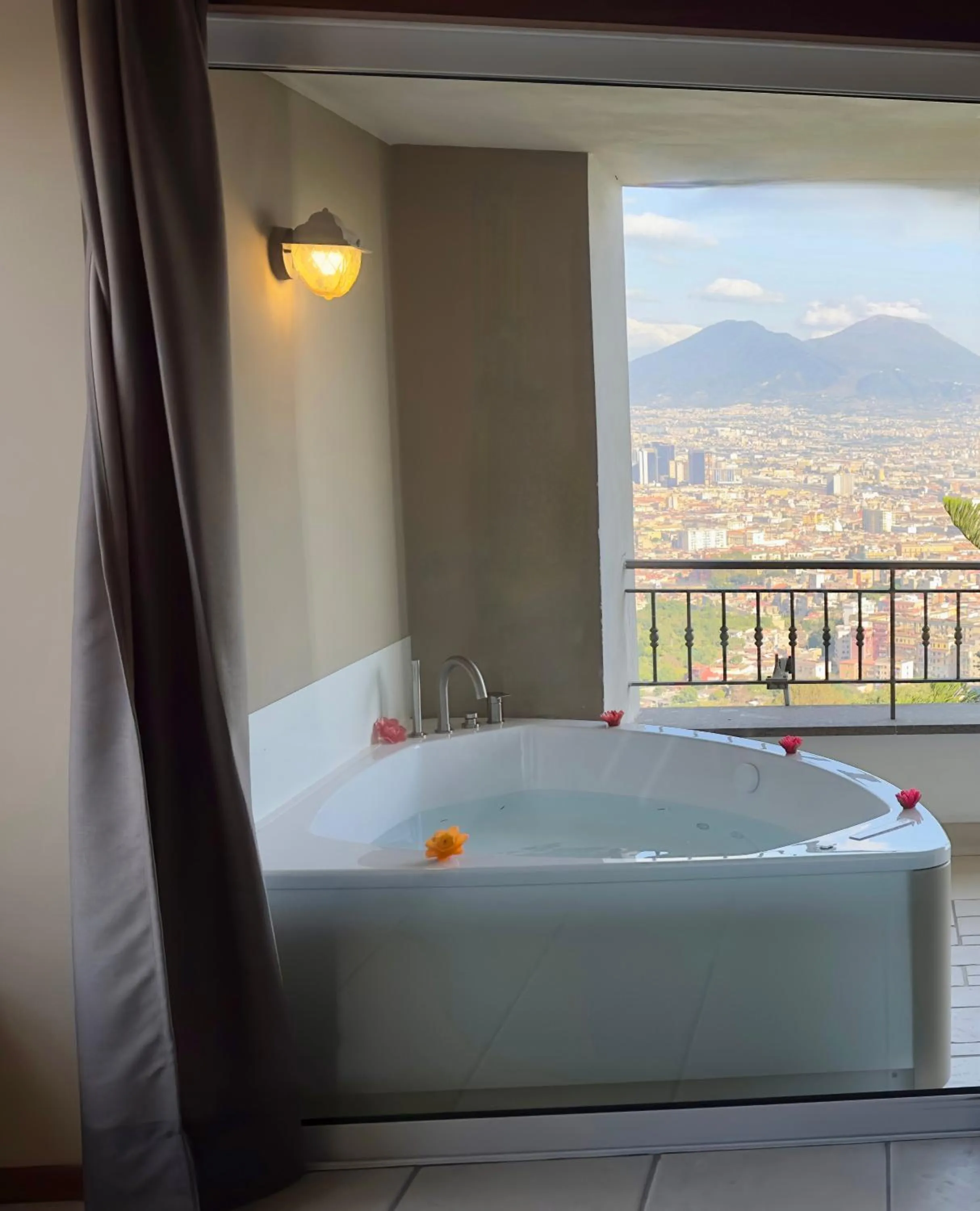 Hot Tub, Bed in A'Luggetella