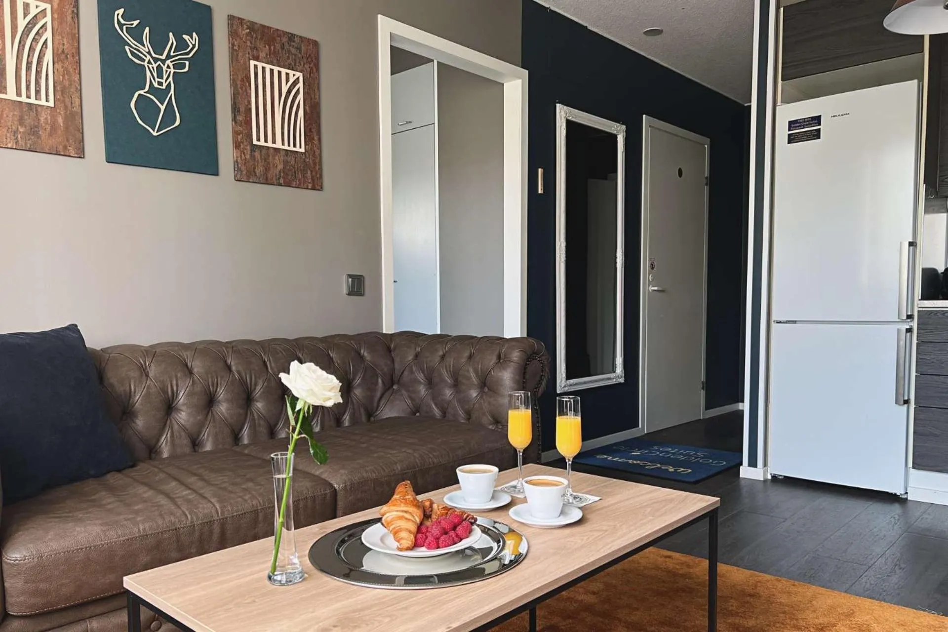 Hotel Golden Circle Suites