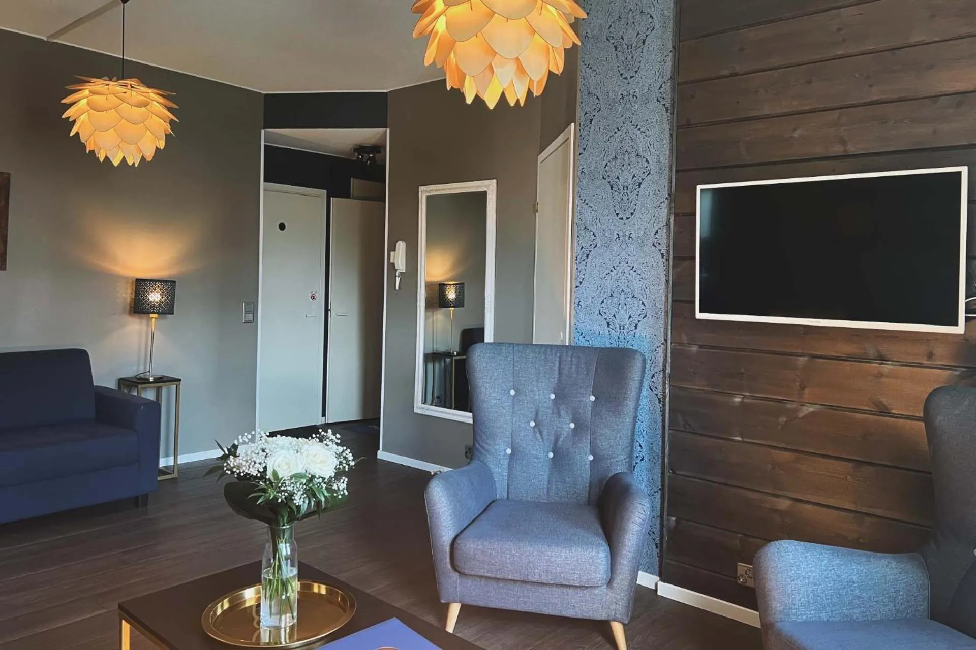 Hotel Golden Circle Suites