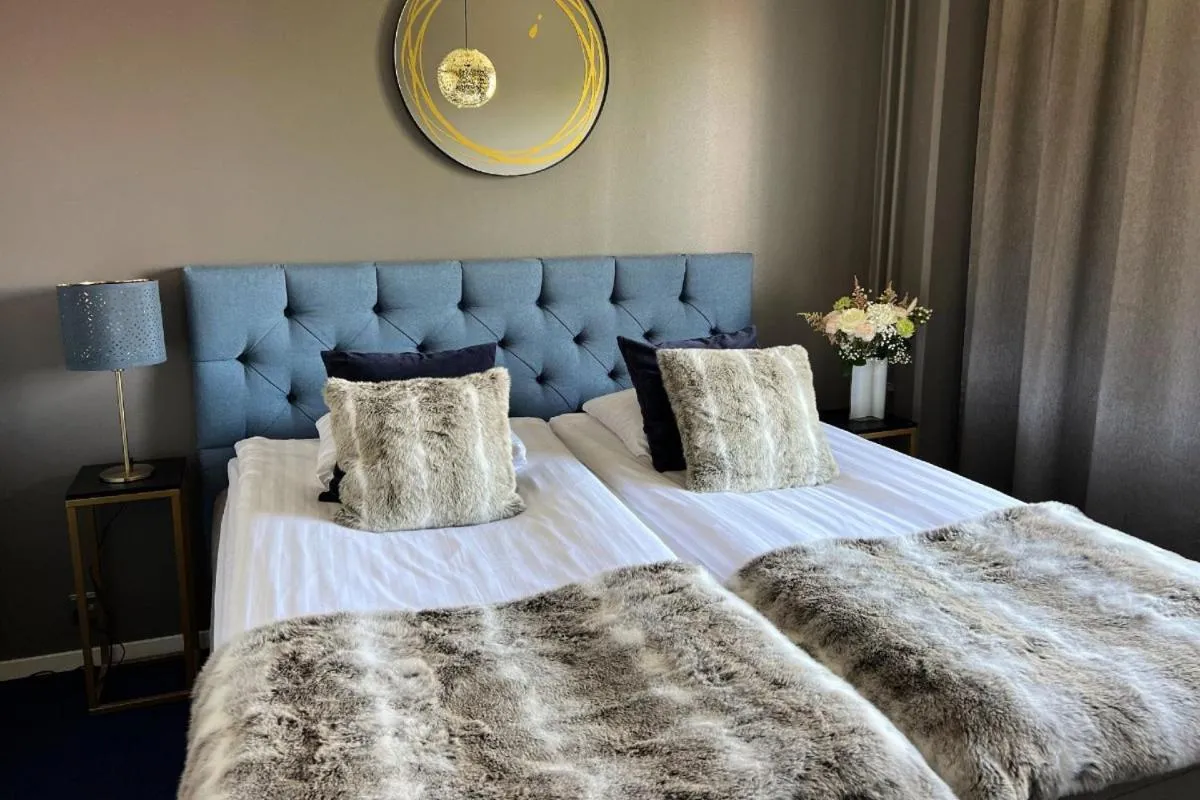 Bed in Hotel Golden Circle Suites