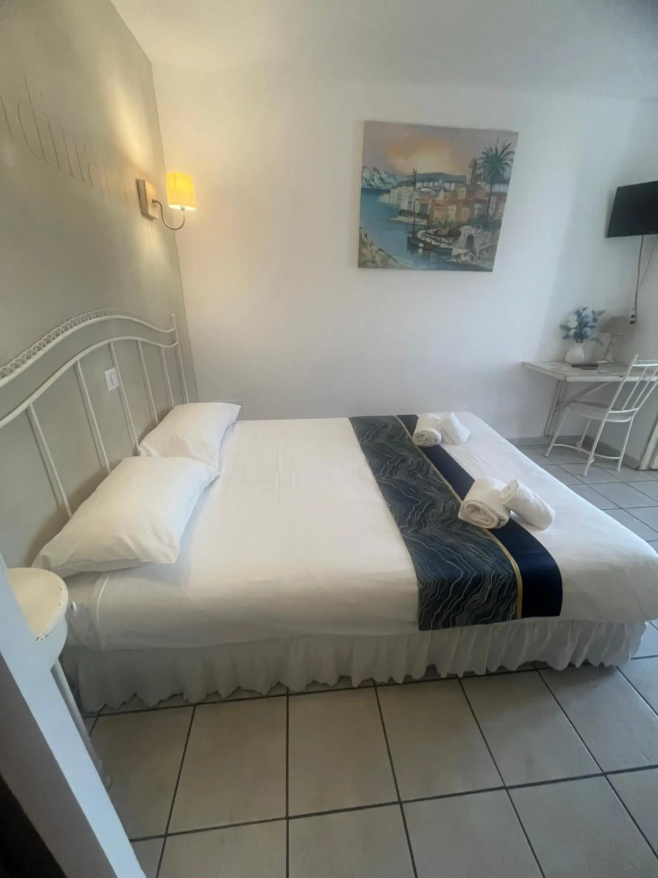 Double Room with Sea View in Hôtel Restaurant le Bellevue Double Room with Sea View in Hôtel Restaurant le Bellevue