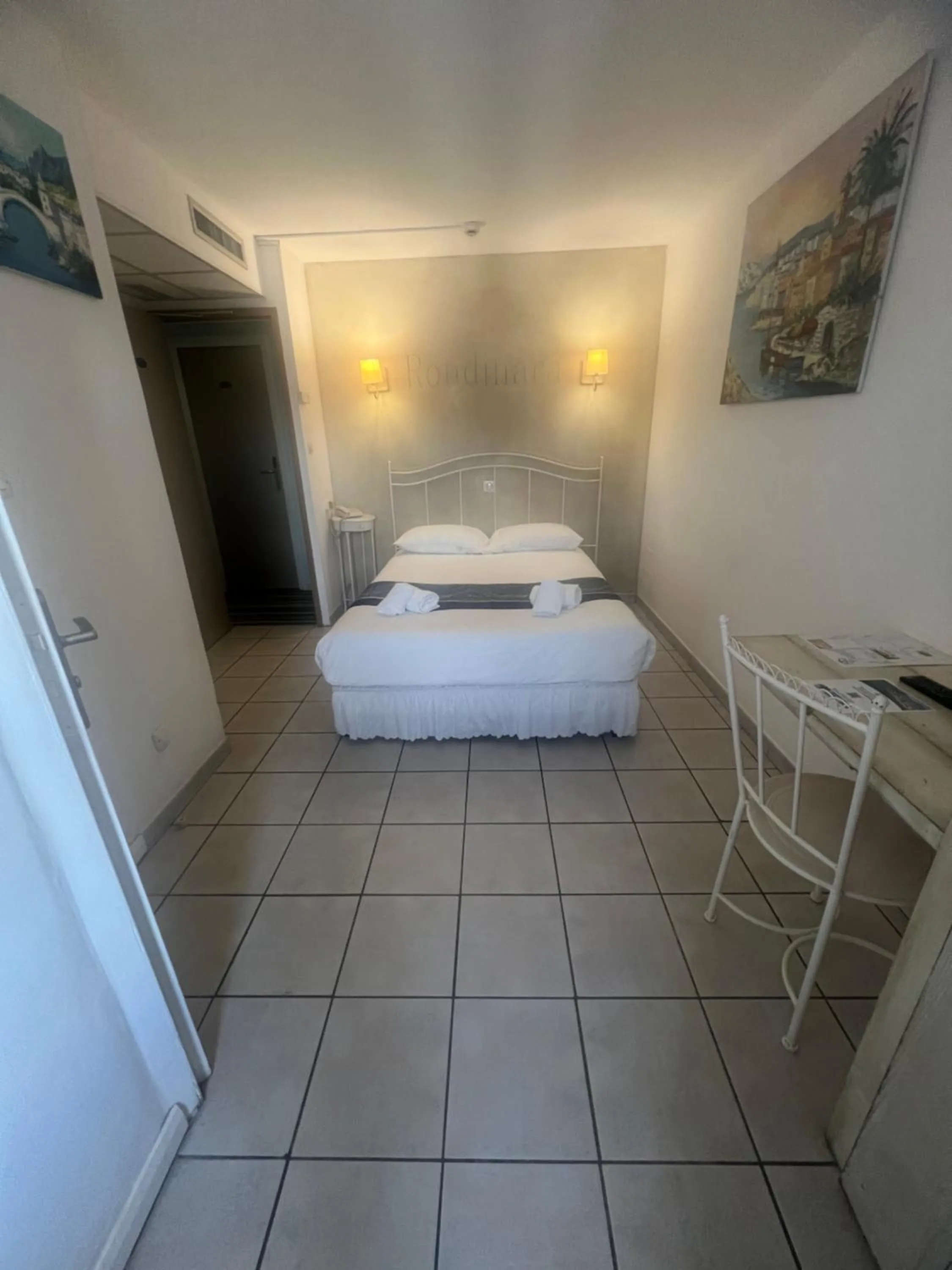 Bed in Hôtel Restaurant le Bellevue