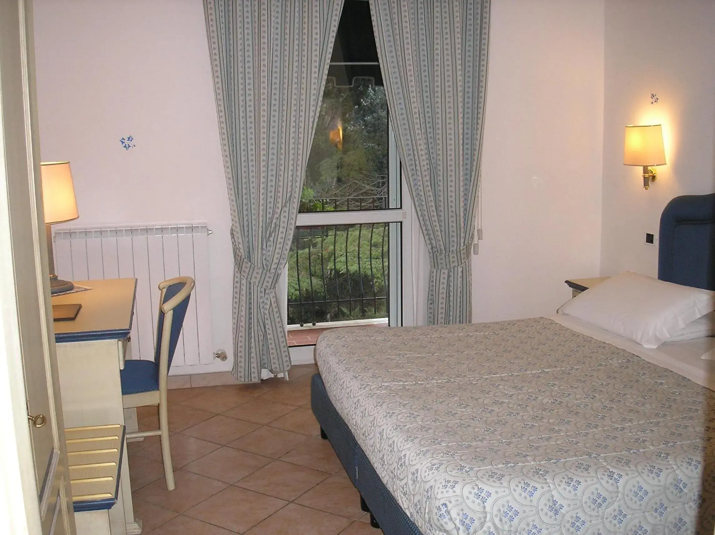 Photo of the whole room, Bed in Hotel Kursaal