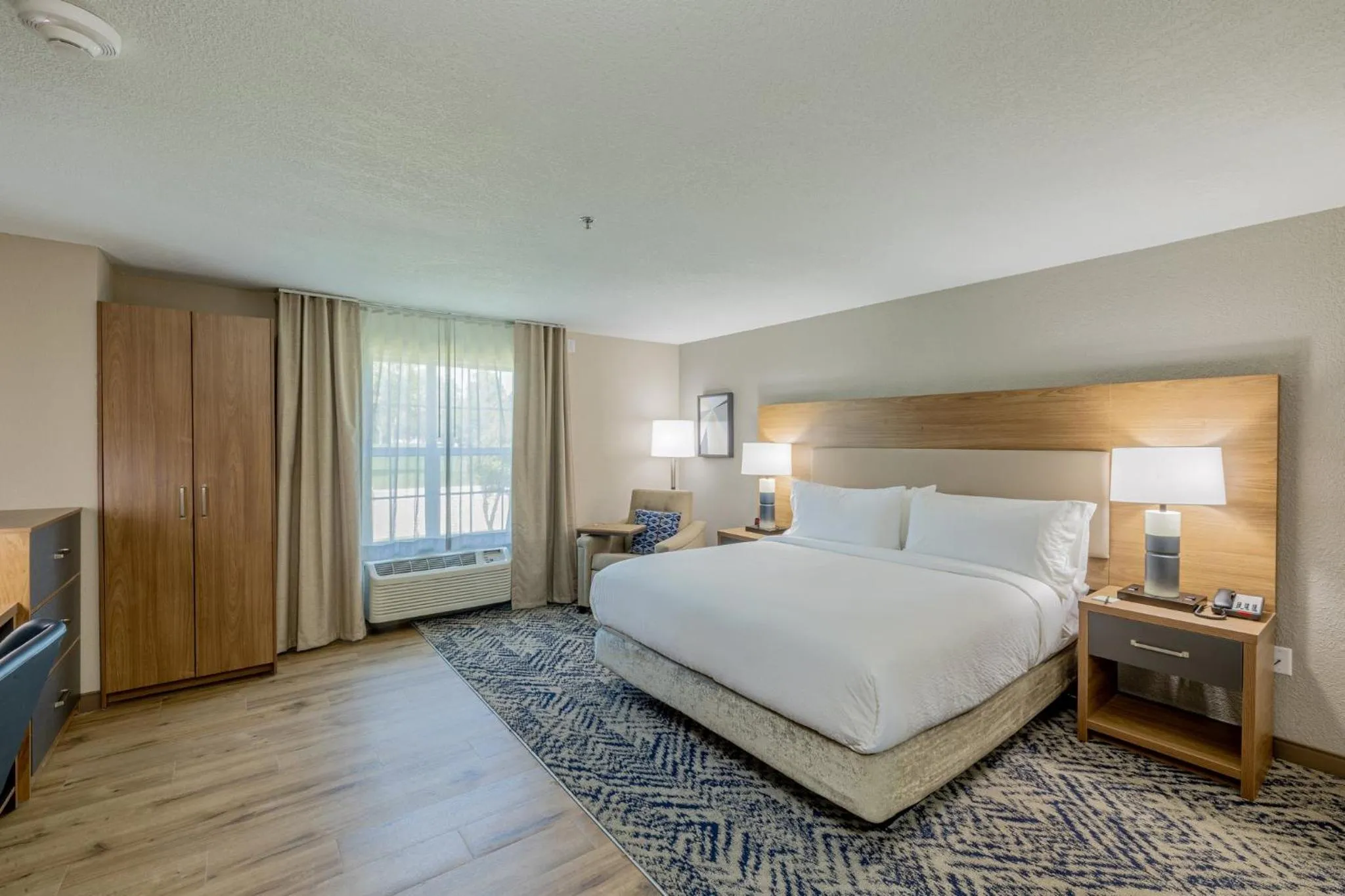 Photo of the whole room, Bed in Candlewood Suites Wichita Northwest by IHG