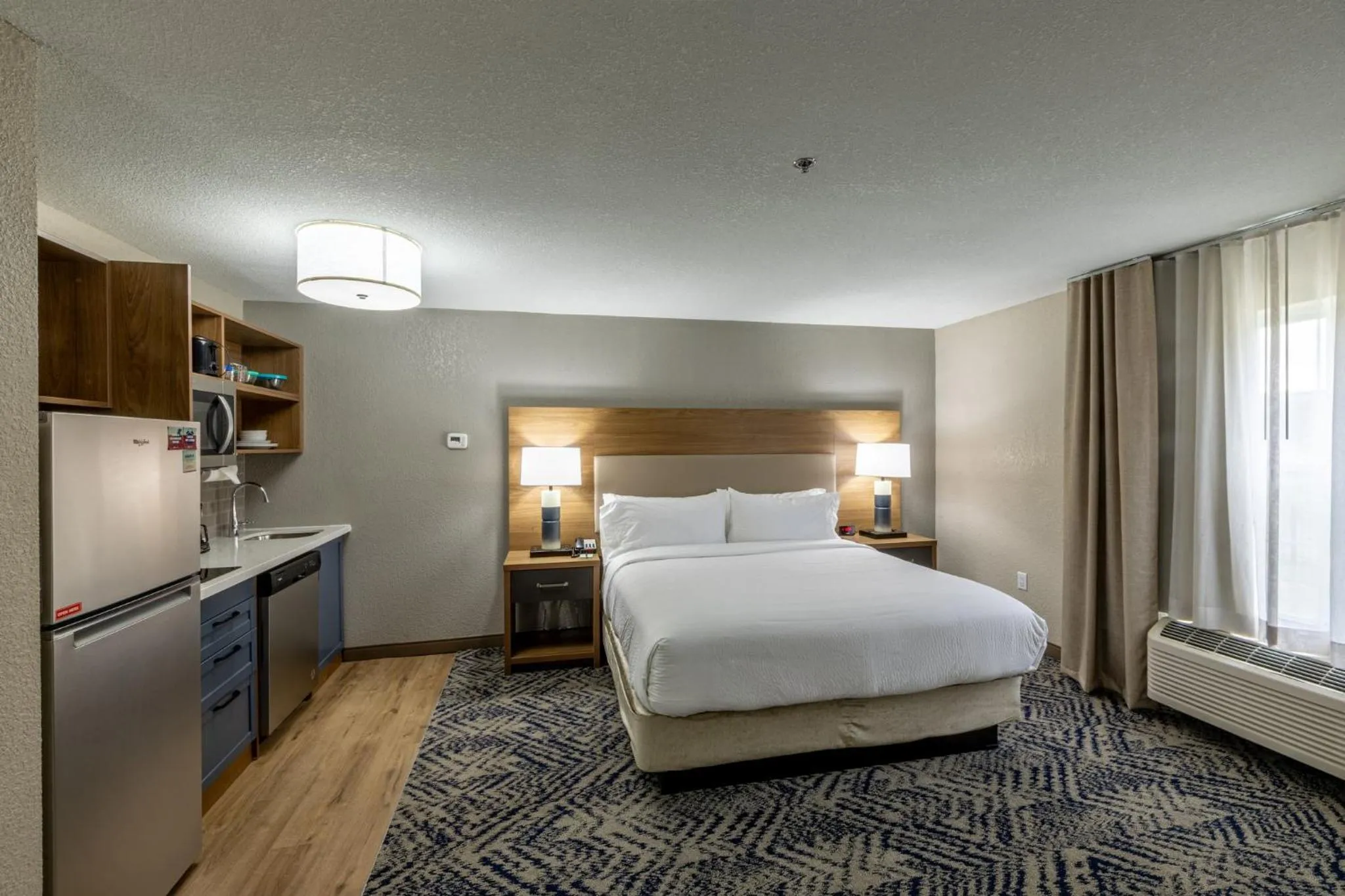 Photo of the whole room, Bed in Candlewood Suites Wichita Northwest by IHG