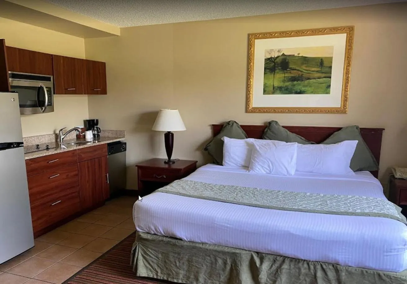 Photo of the whole room, Bed in Candlewood Suites Wichita Northwest by IHG